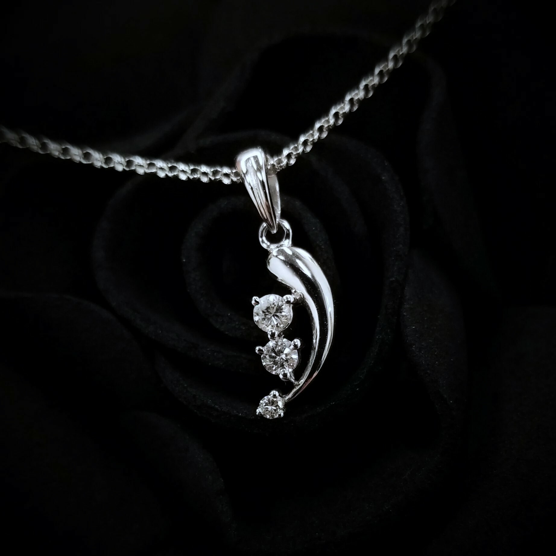 18K White Gold 0.16ct Diamond Pendant