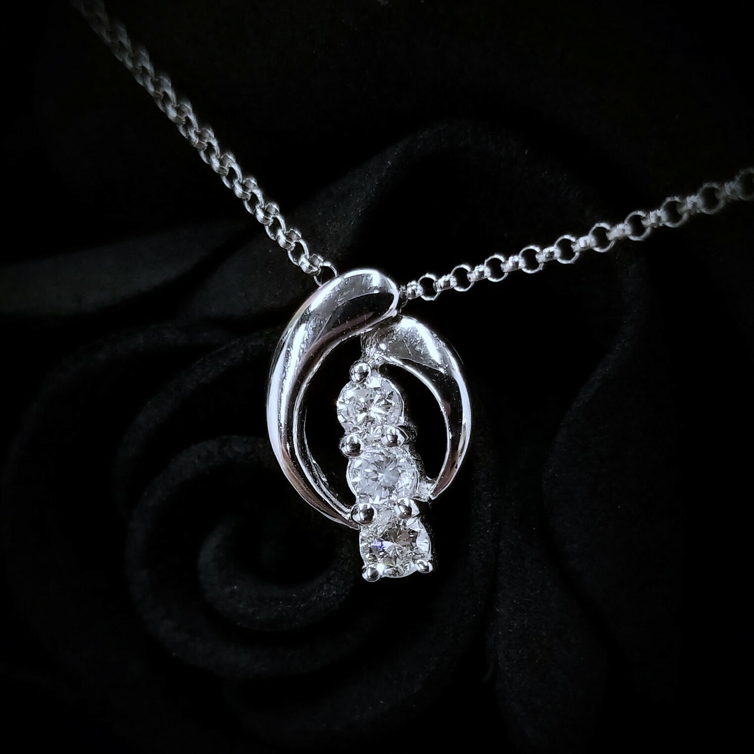 18K White Gold 0.23ct Diamond Pendant