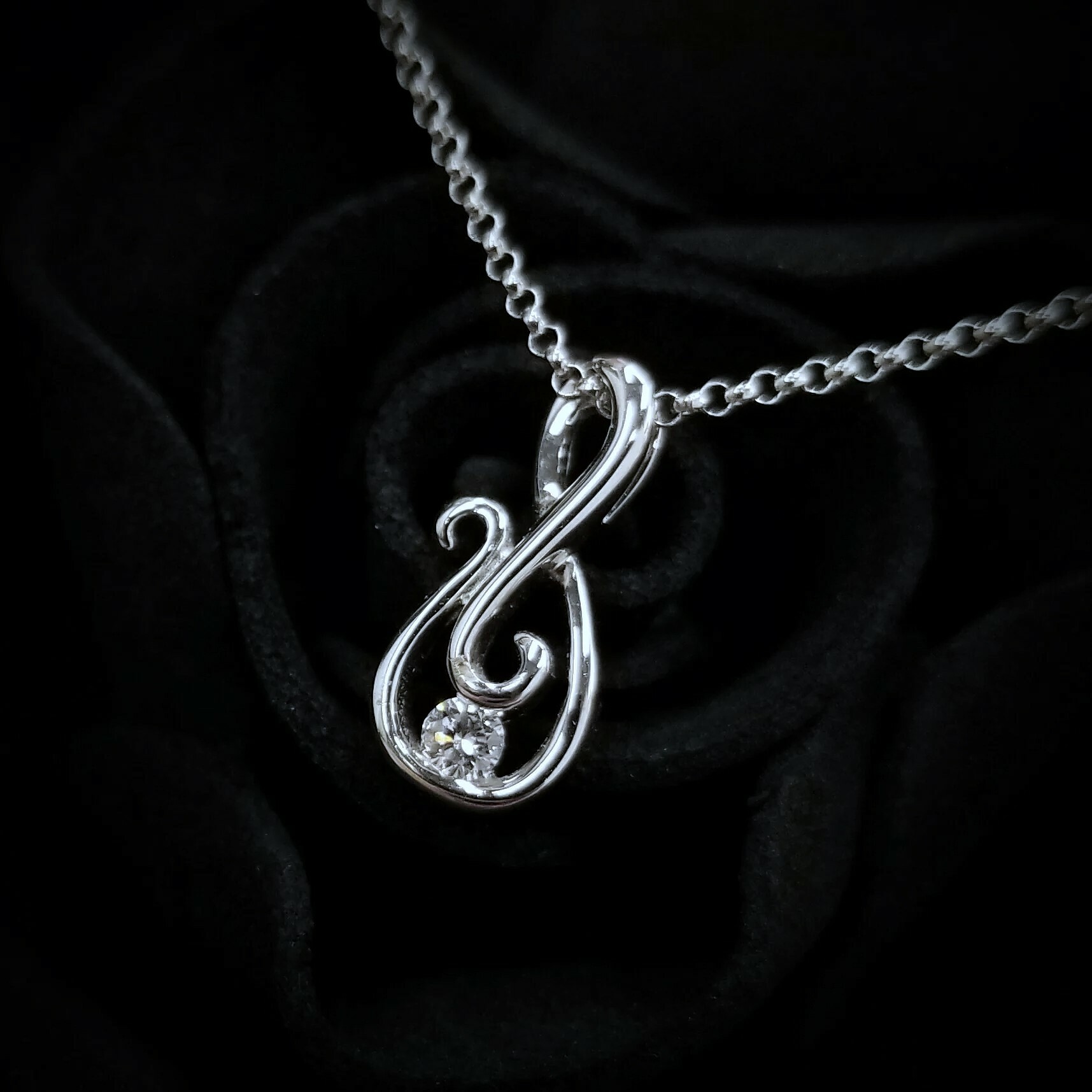 18K White Gold 0.06ct Diamond Pendant