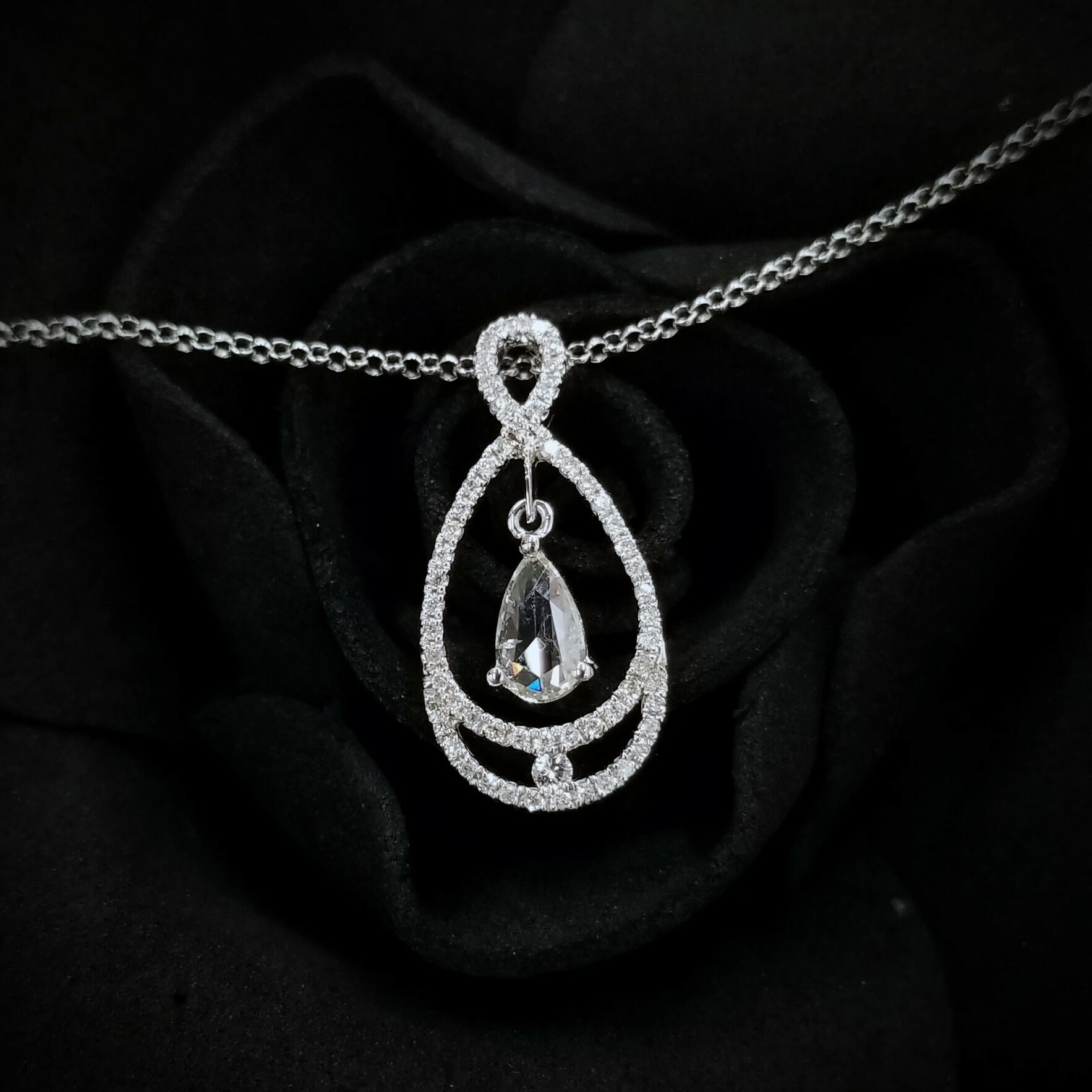 全新18K白金【單粒25份鑽石】配小鑽共42份鑽石吊墜