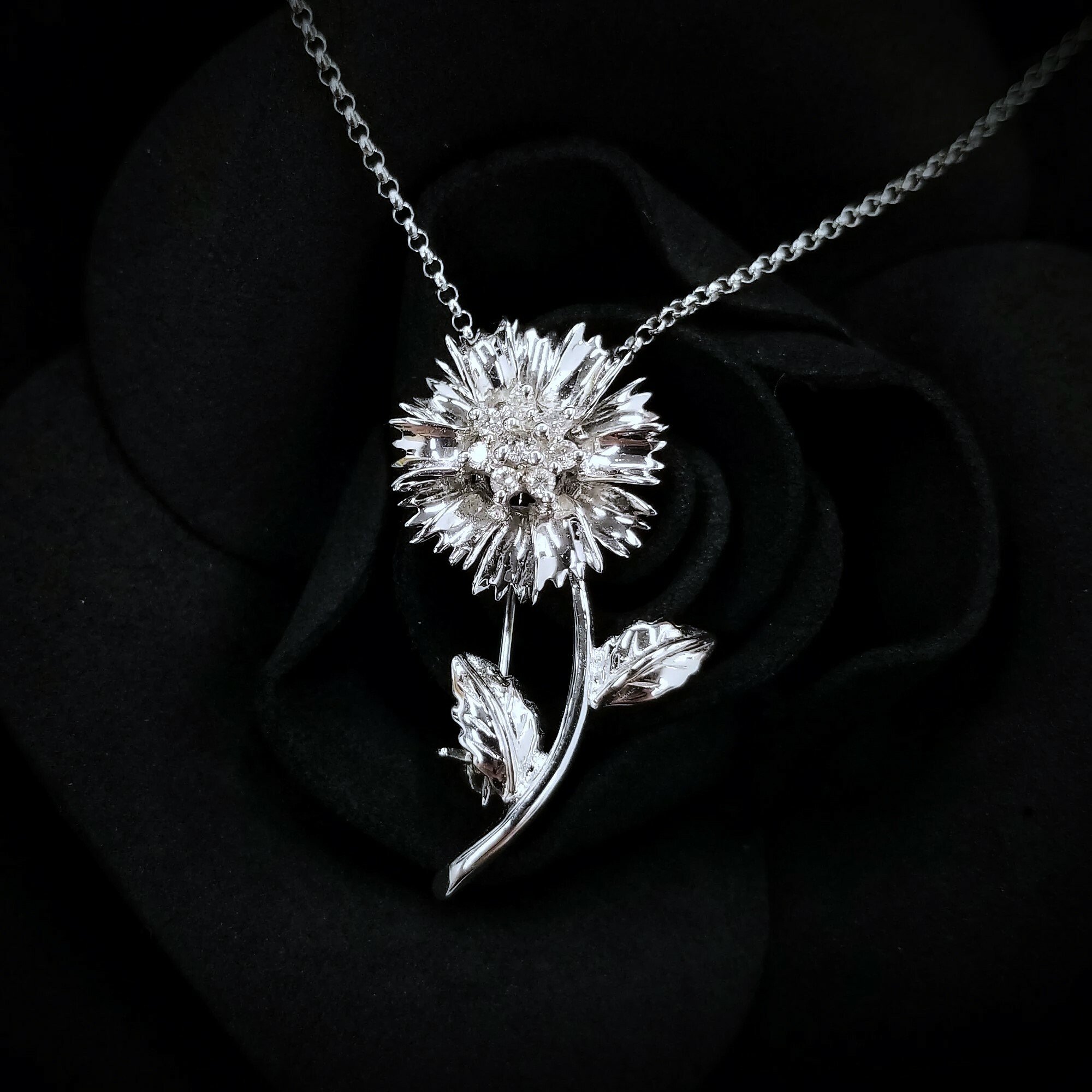 18K White Gold 0.11ct Diamond Brooch