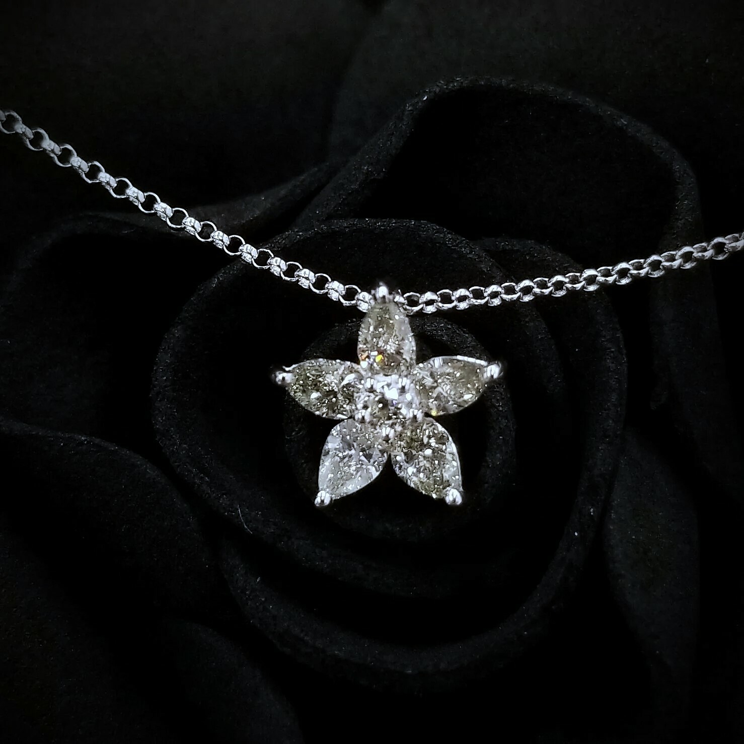 全新18K白金67份鑽石吊墜