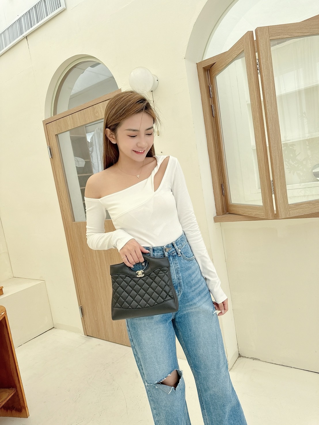 【預購】🍁09.18早秋新品］💥闆娘命定款］🇰🇷正韓超美扭結鎖骨露肩超彈棉上衣（氣質白/三色）