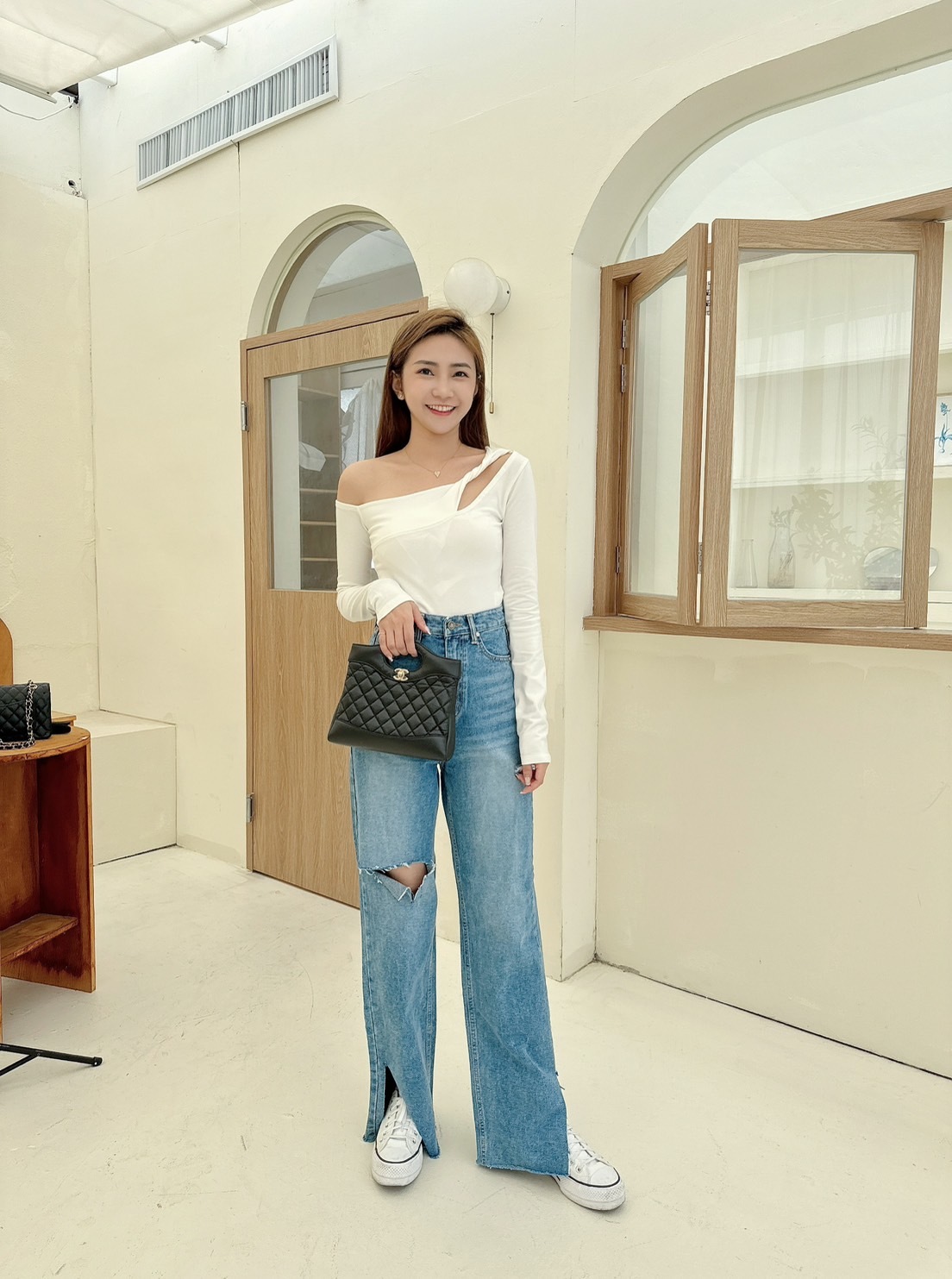 【預購】🍁09.18早秋新品］💥闆娘命定款］🇰🇷正韓超美扭結鎖骨露肩超彈棉上衣（氣質白/三色）