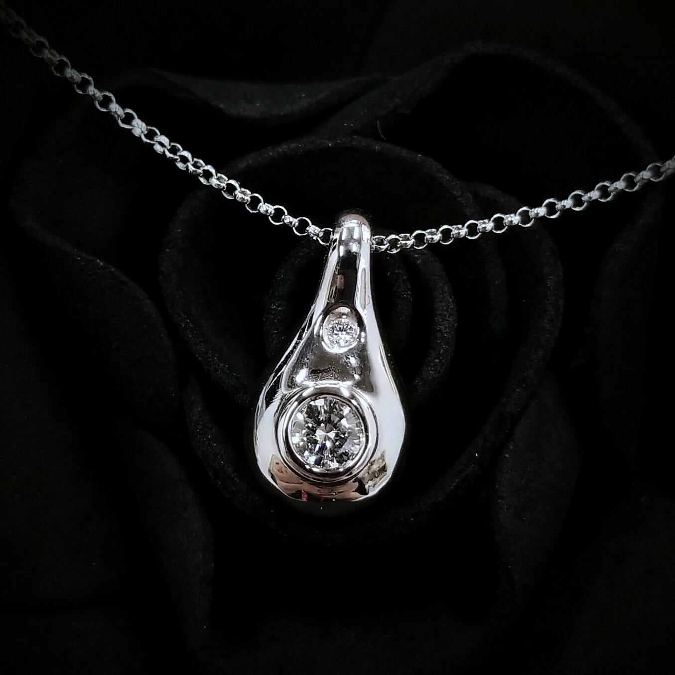 全新18K白金18份鑽石吊墜