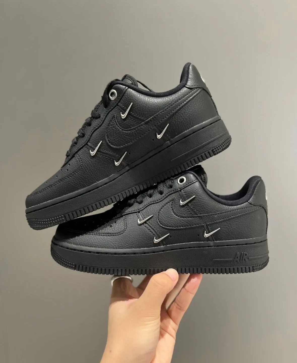 【預訂】NIKE AIR FORCE 1  07 LX 黑銀剔（泫雅款）-WOMEN