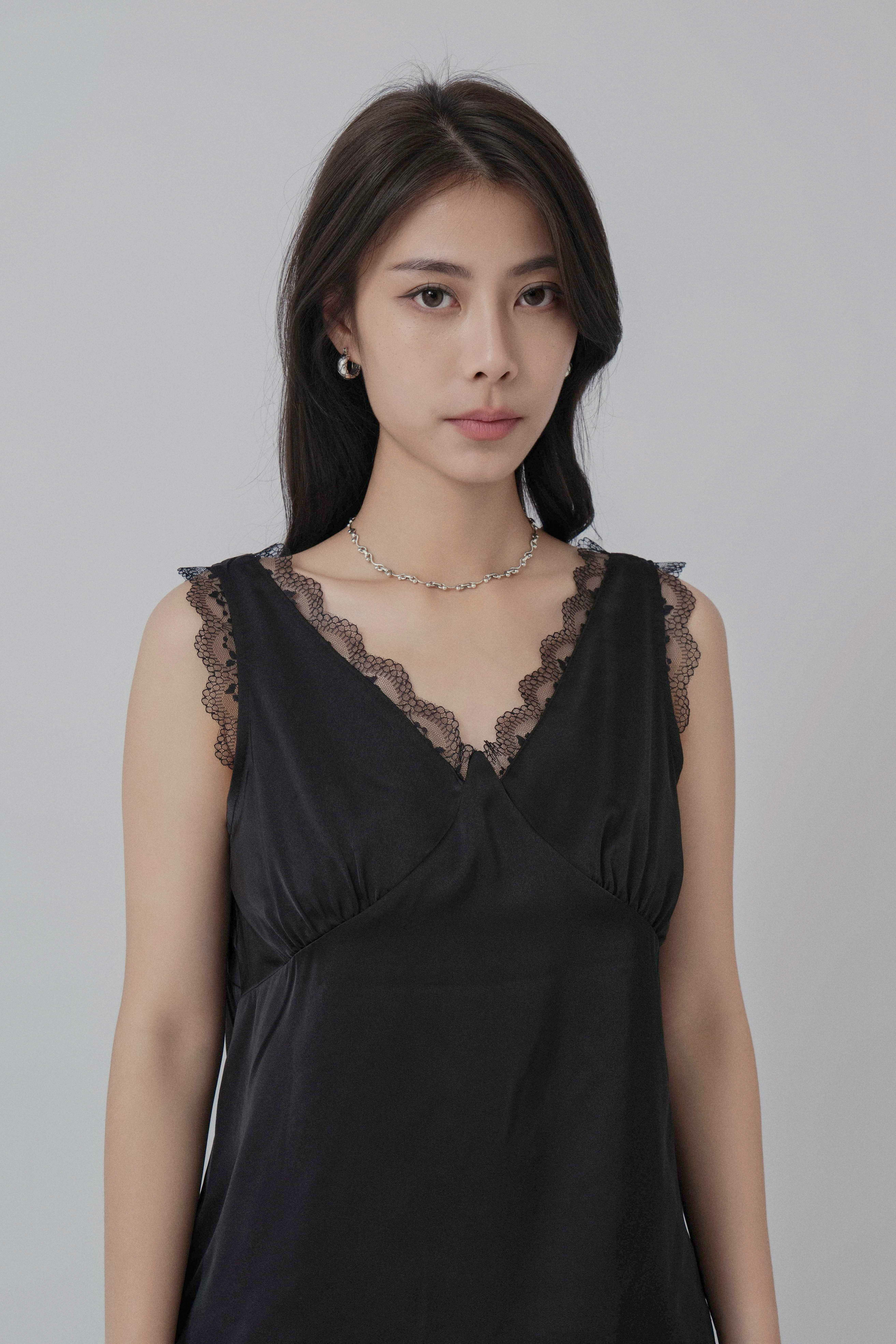 內衣款蕾絲邊色丁背心（現貨款式）