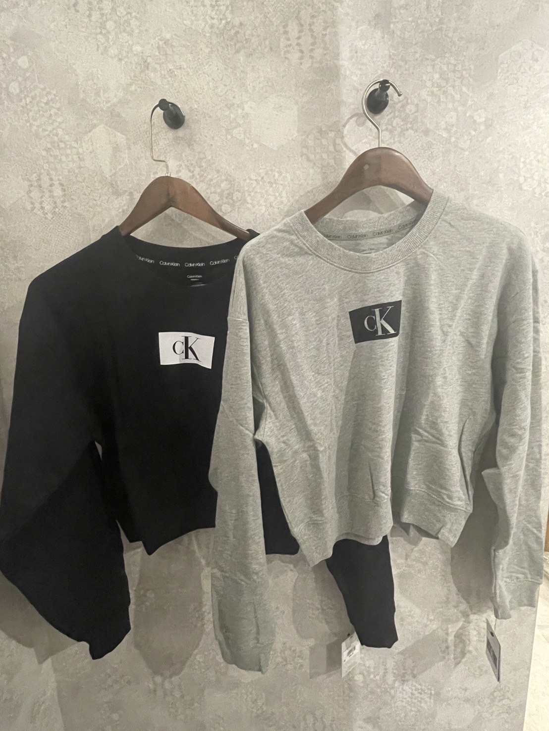 Calvin Klein CK 女款 方塊字母 短版 大學T 長袖
