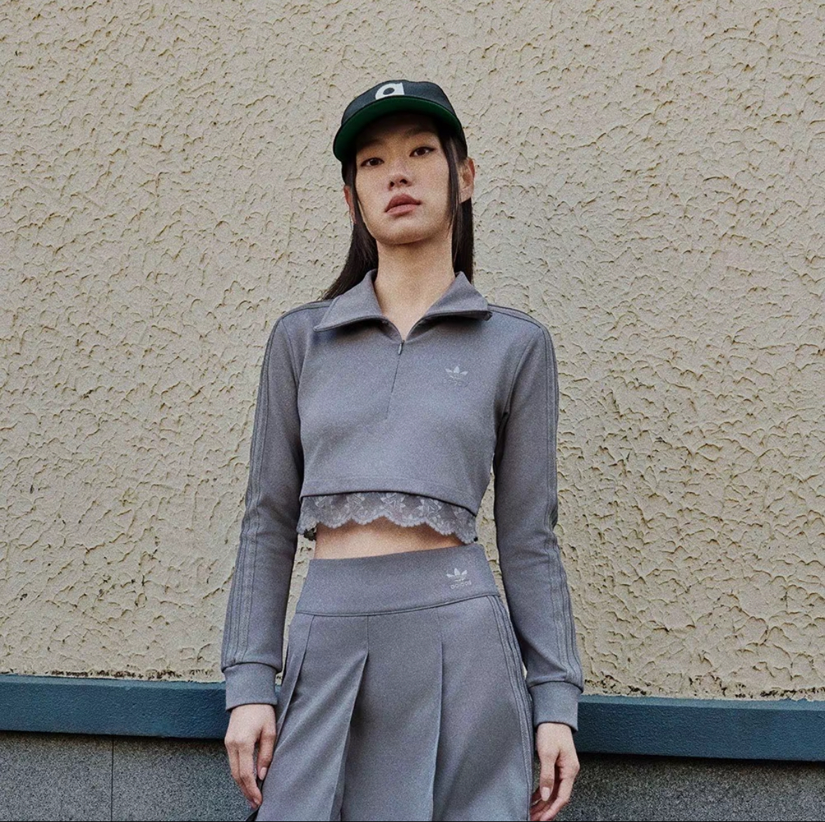 【APAIR】 預購 adidas originals TRACK TOP 蕾絲拉鍊翻領上衣 黑/灰 IY9023 IY9024