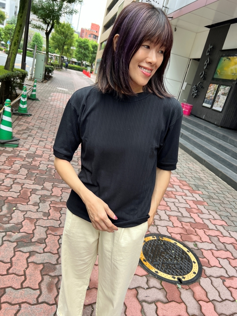正韓氣質圓領壓紋針織感上衣 (黑)