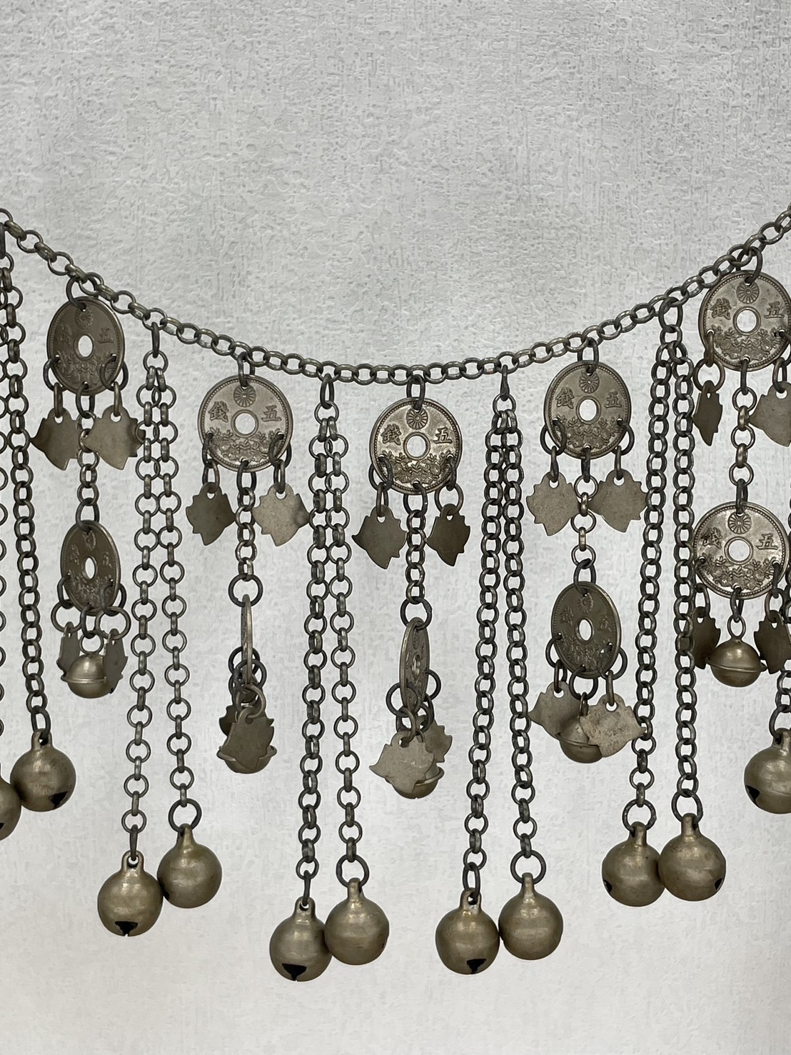 J18-燻全焊接五錢古幣雙層鈴鐺流蘇鏈條127cm