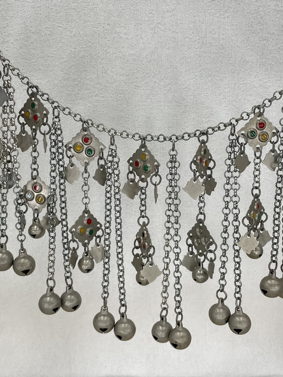 J19-燻全焊接兩層紅黃綠鈴鐺流蘇鏈條127cm