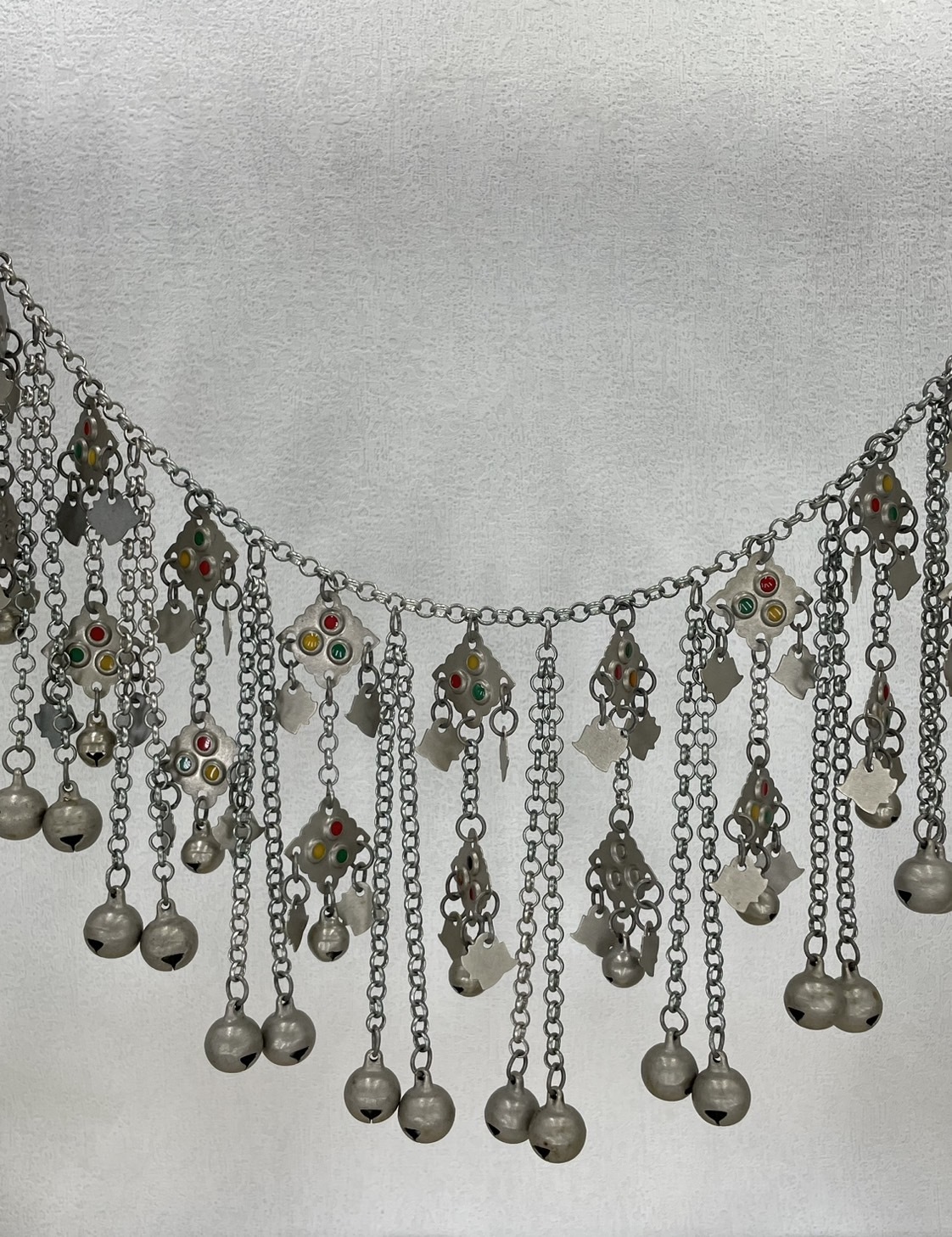 J19-燻全焊接兩層紅黃綠鈴鐺流蘇鏈條127cm