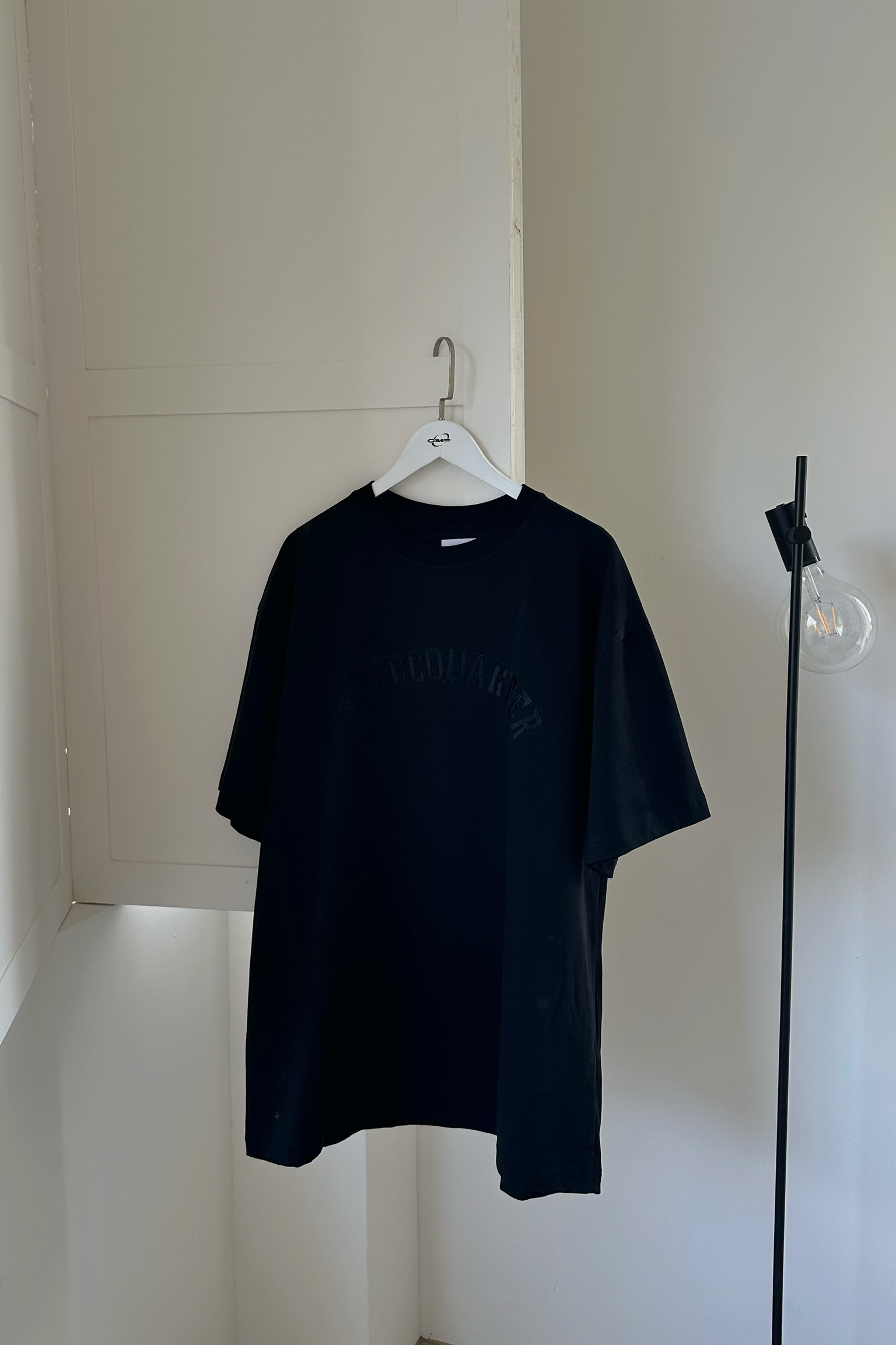 THREEQUARTER 質感刺繡T shirt