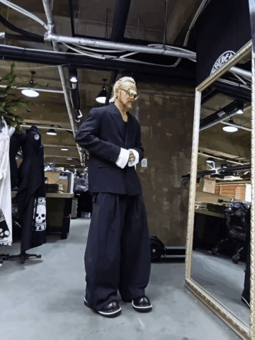 翻邊分層袖大劍領西裝外套