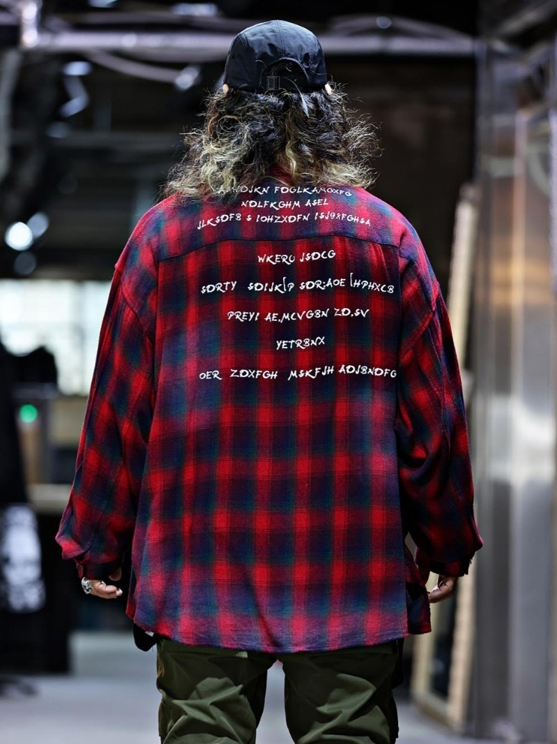 字母印花格紋襯衫