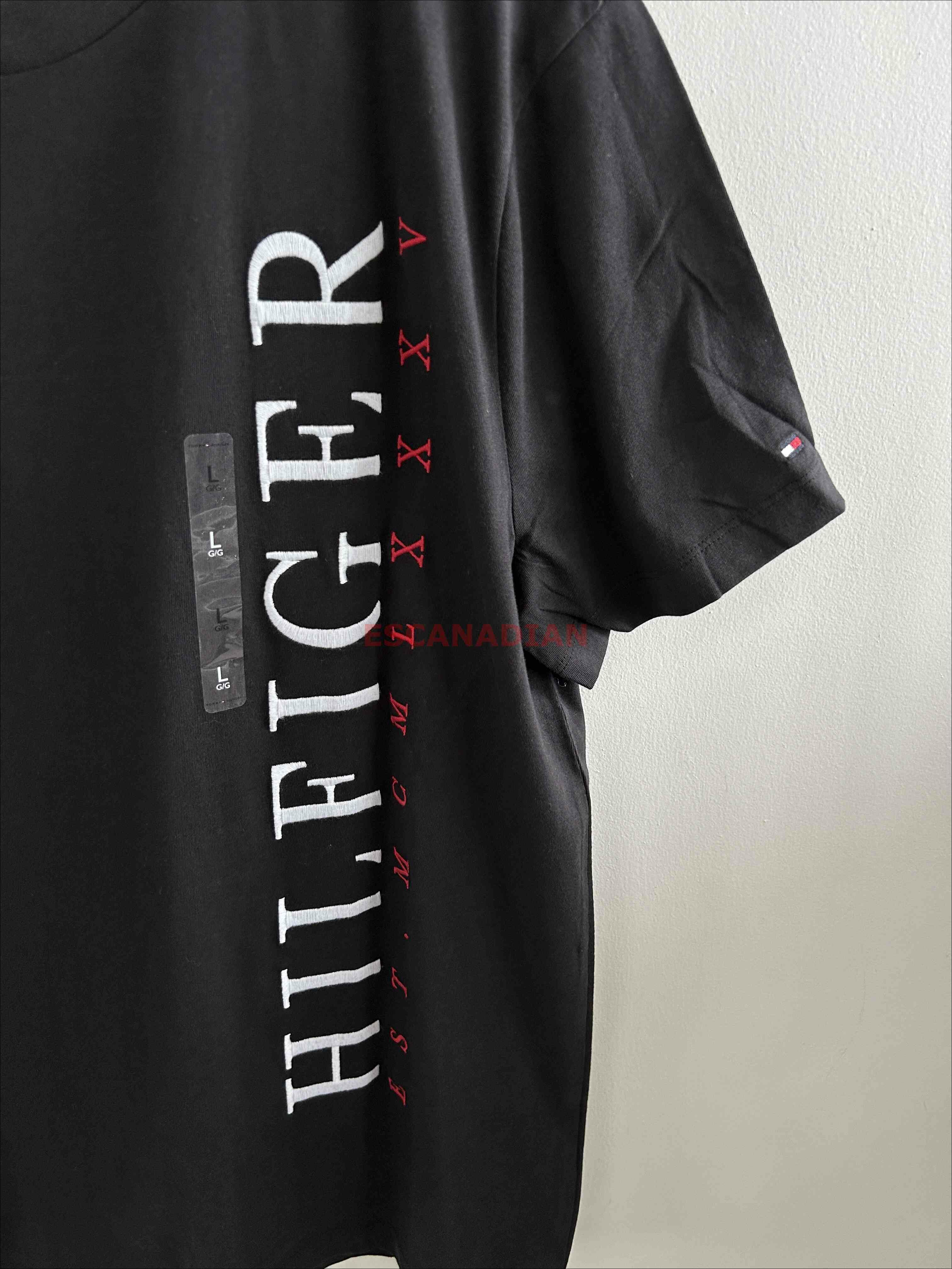 TOMMY 男大人 直條電繡字樣 短TEE