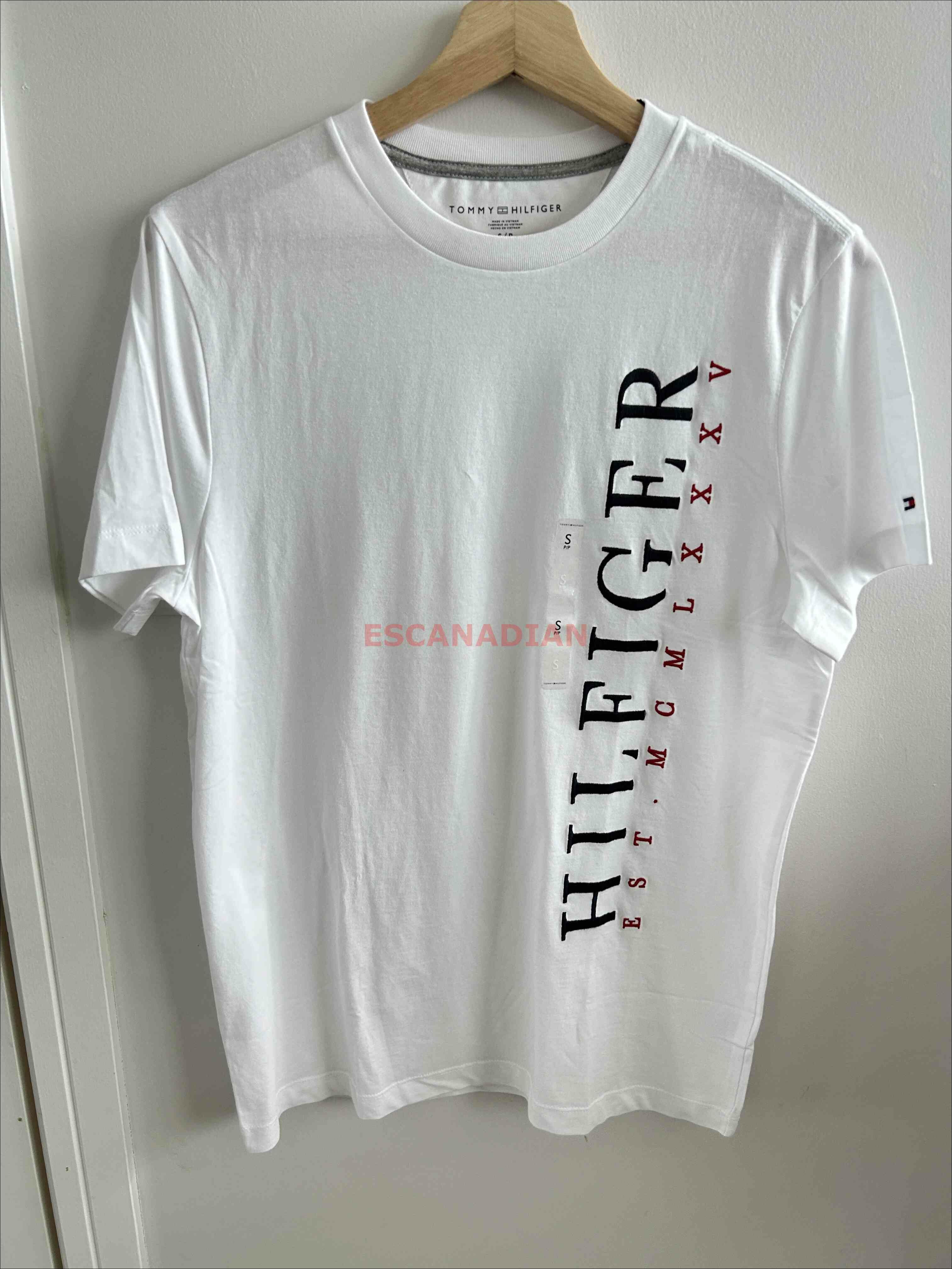 TOMMY 男大人 直條電繡字樣 短TEE