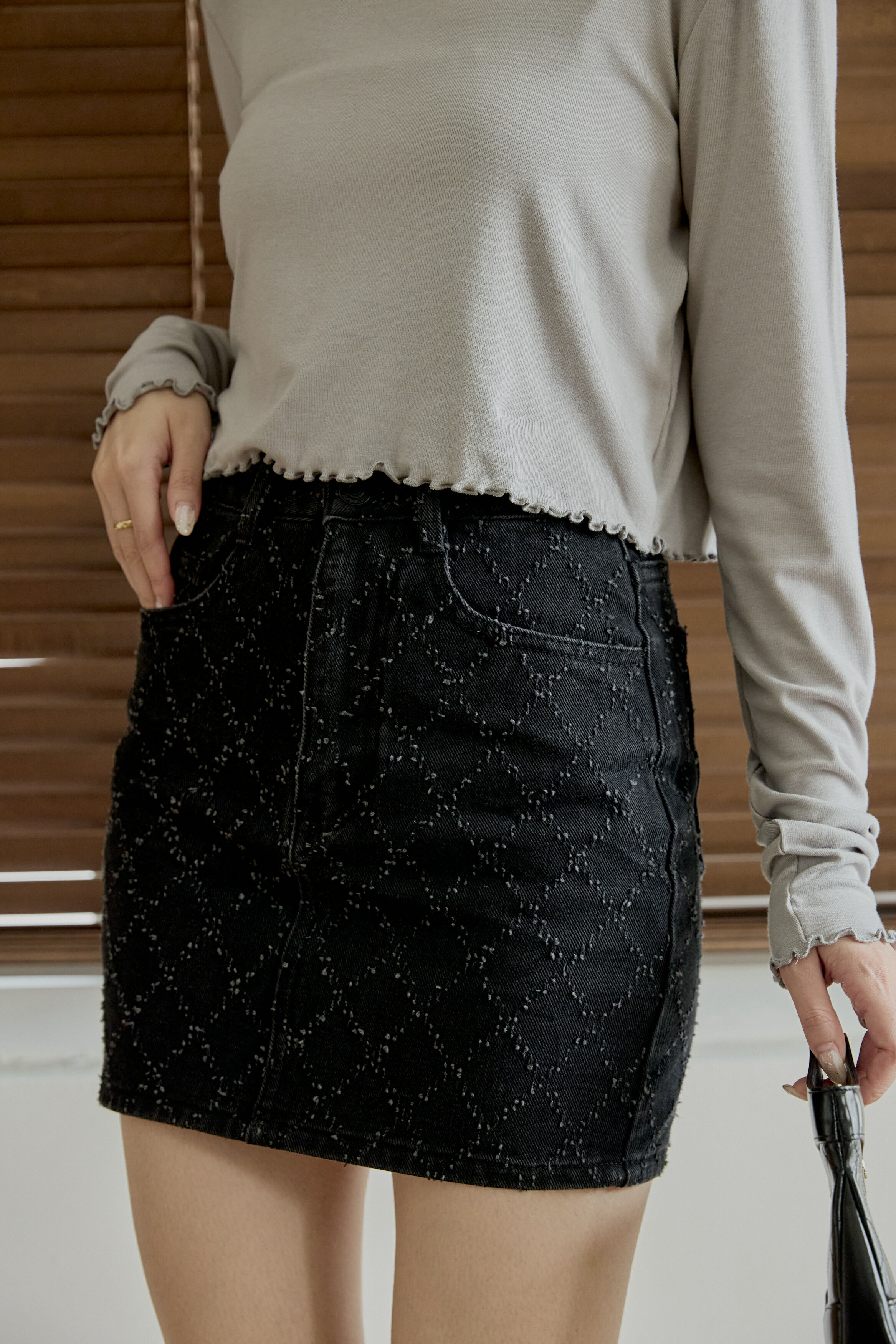 『最後現貨』guten made/不怕走光 菱格紋挺版收臀牛仔短裙-碳黑