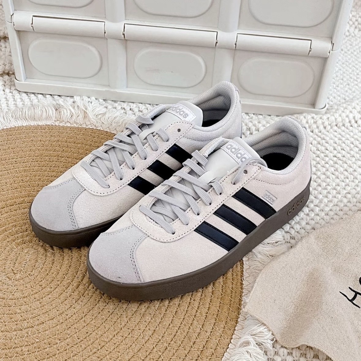 Adidas Neo VL Court 米灰色 黑色 麂皮 焦糖底 復古 板鞋 休閒鞋 德訓鞋 JR2560