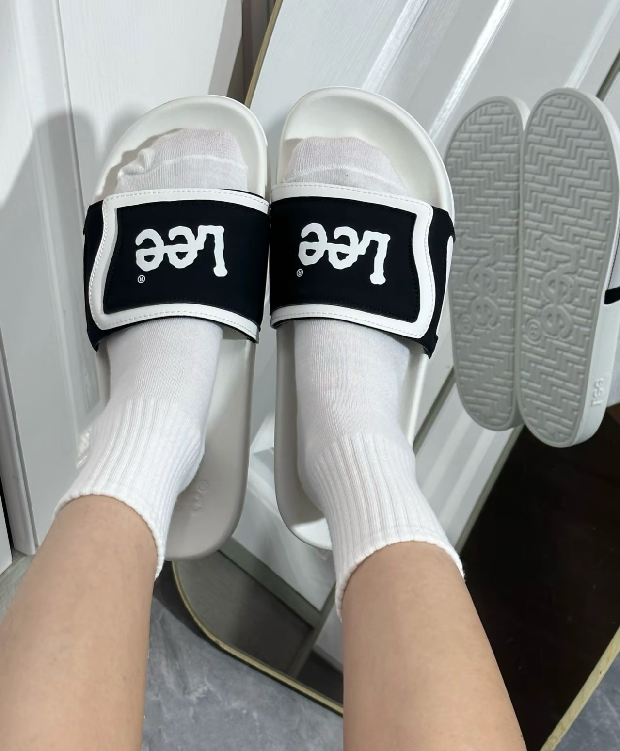 【現貨出清】Lee 防滑 舒適 海綿拖鞋 (三色可選) L232UF2610