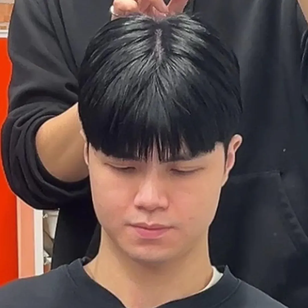 Recommended hairstylist Nick from Yaze Salon in Taipei's Gongguan area showcases his Pressed Perm work.