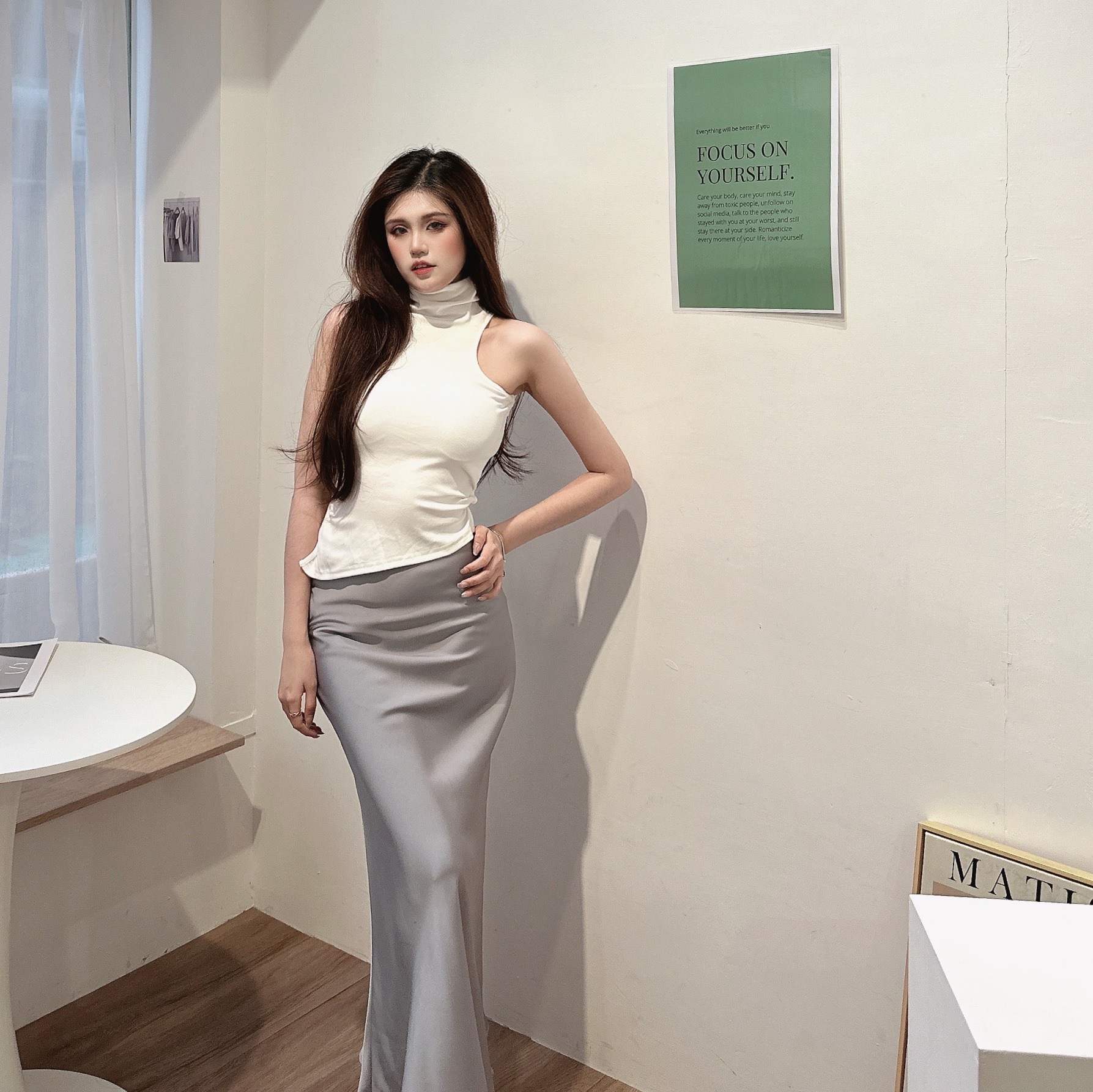 斜切後簍空高領胸墊背心/三色