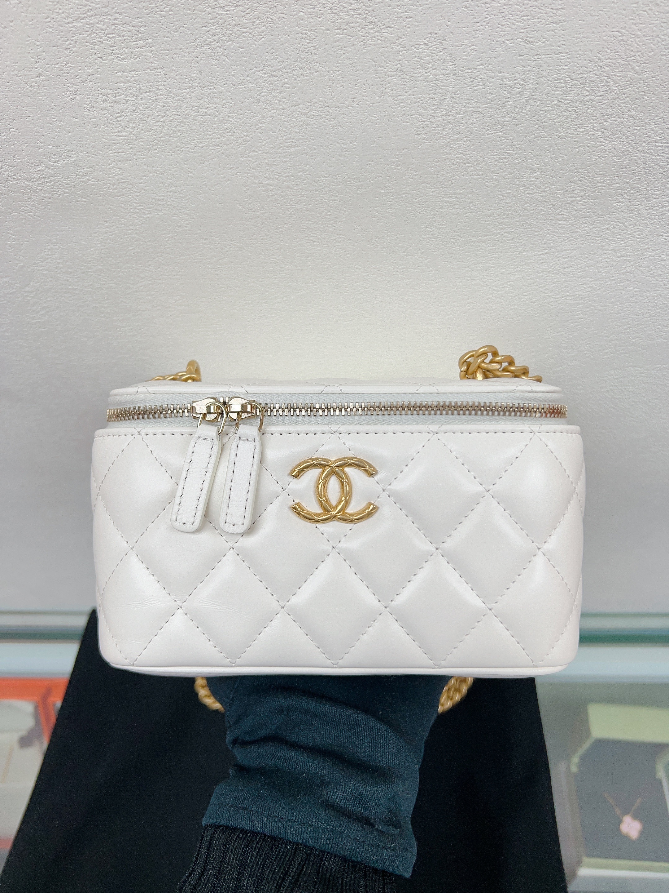 Chanel 24b vanity with adjustable chain (white GHW)