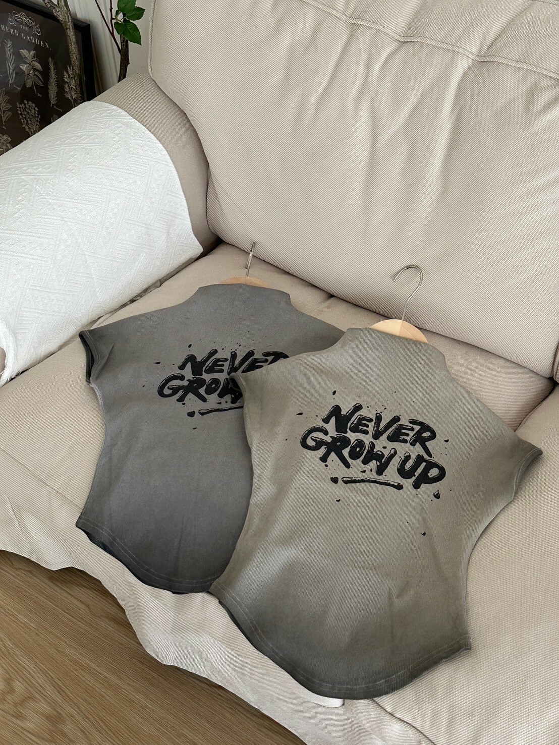 獨家款🔥 字母漸變刷色 微高領圓弧短踢 2colors（現貨）