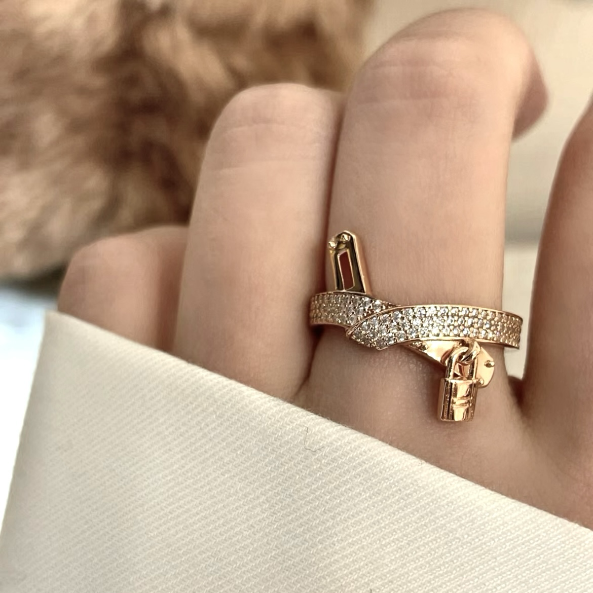 18k H”Kelly經典扭結鎖頭定製戒 無鑽/水鑽