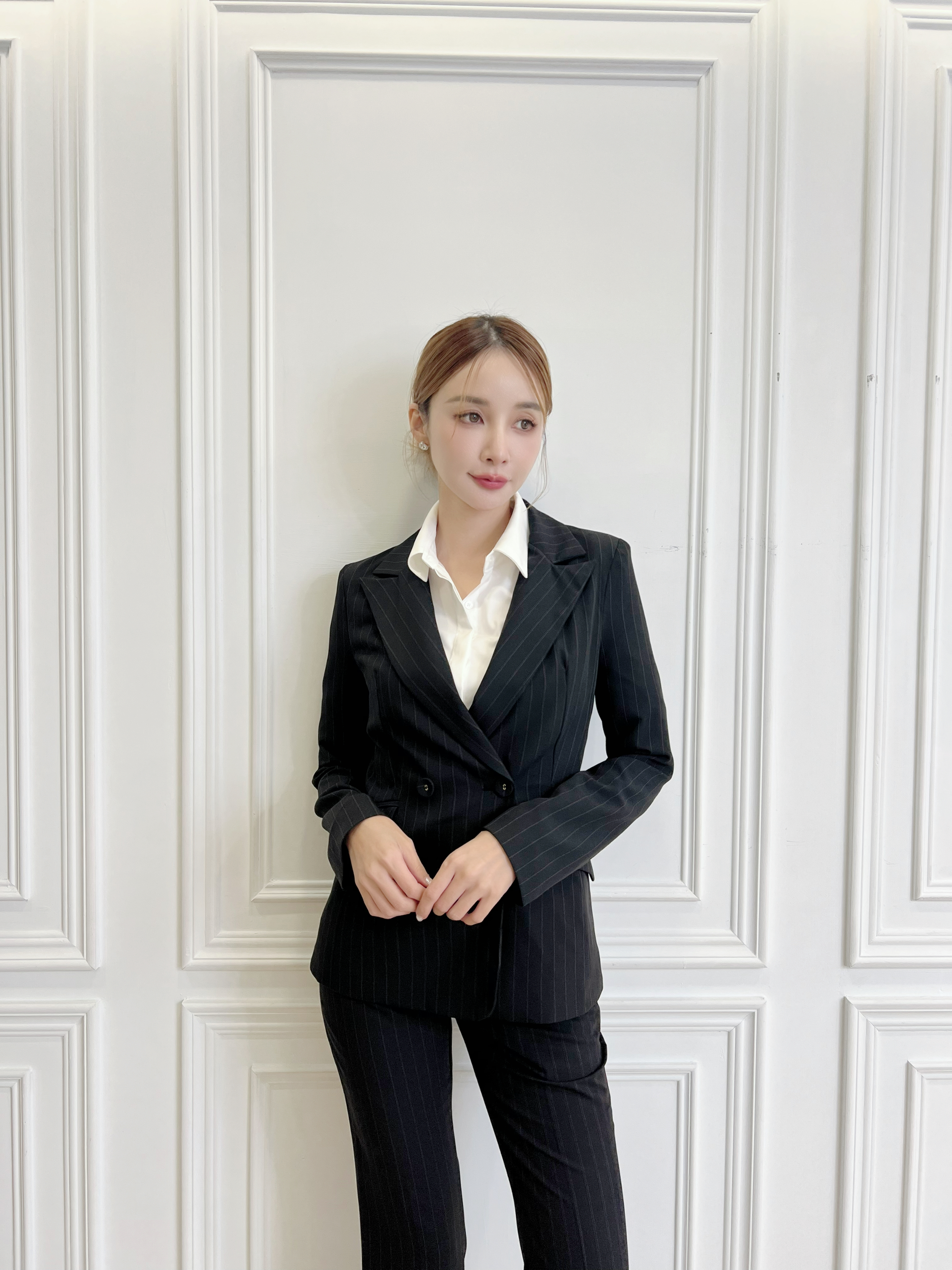 俐落直線條西裝套裝-黑