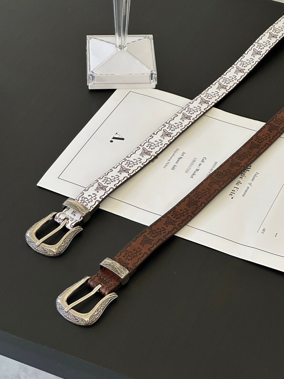 異域風𝟅𝟈 蝴蝶壓紋皮帶 2colors