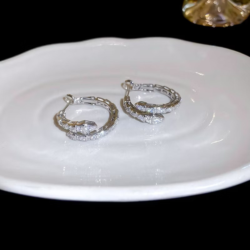 18k低奢金銀滿鑽蛇”重磅耳釦釘