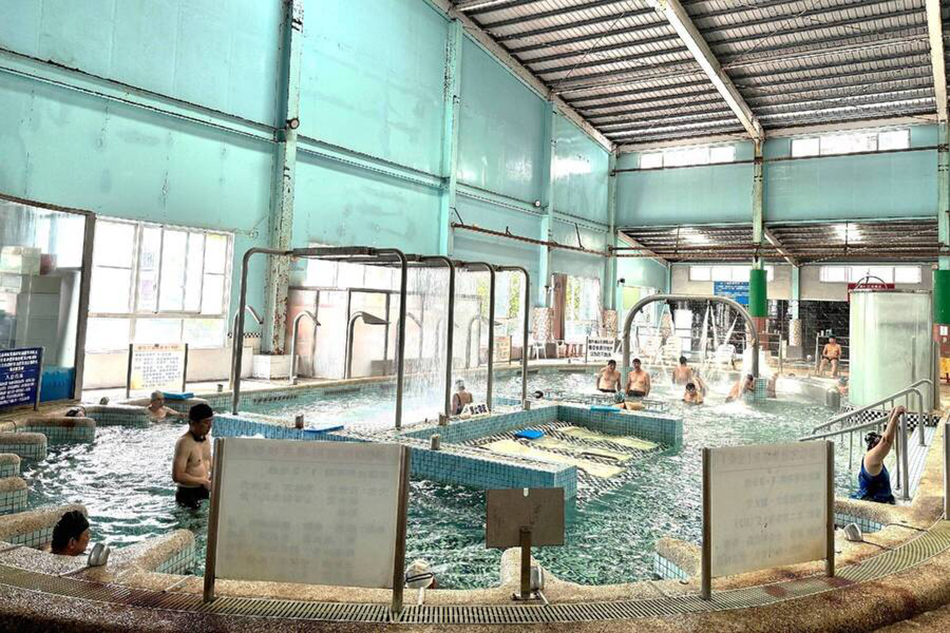 長青村養生游泳池 水療