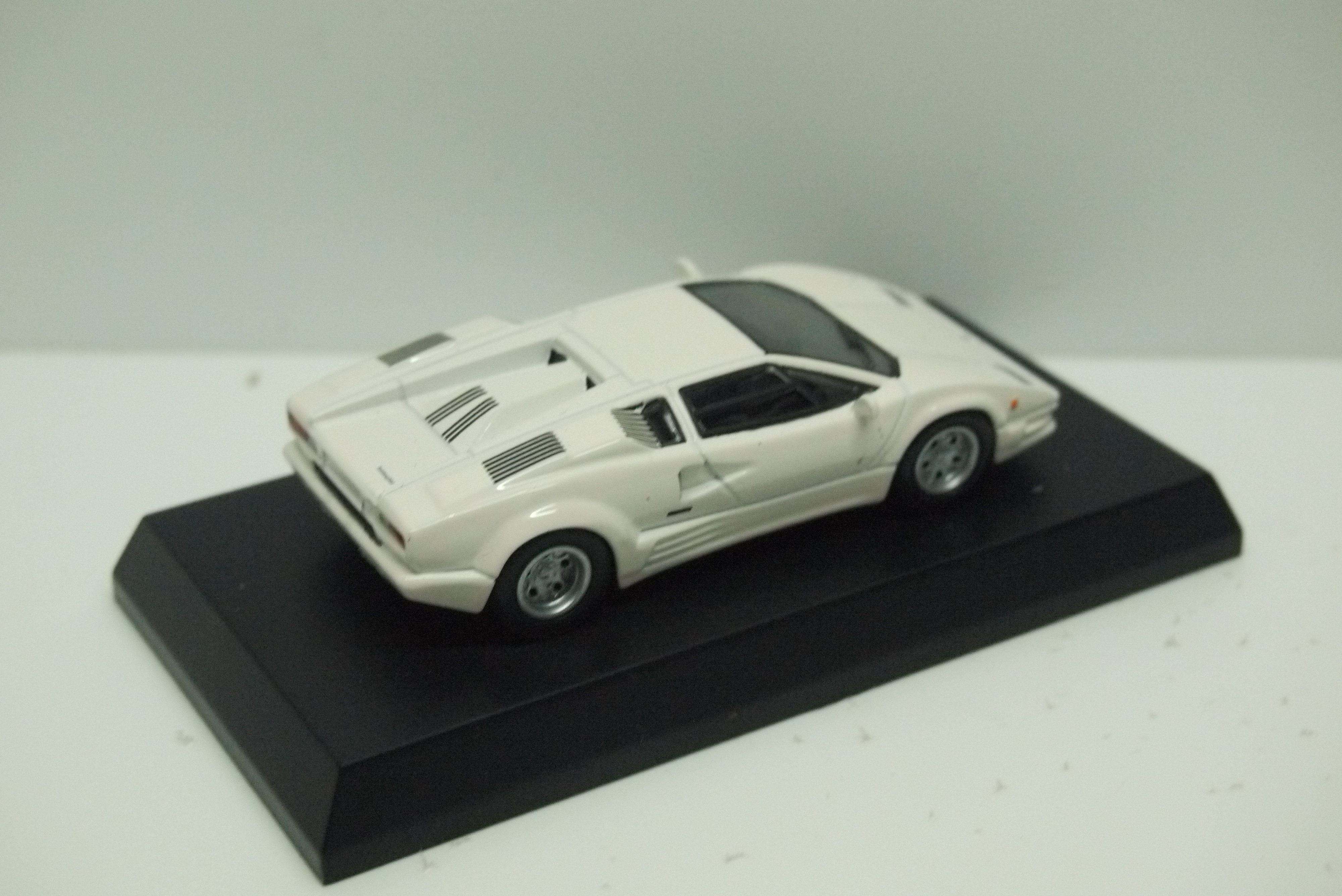 Kyosho Lamborghini Countach 25th Anniversary White