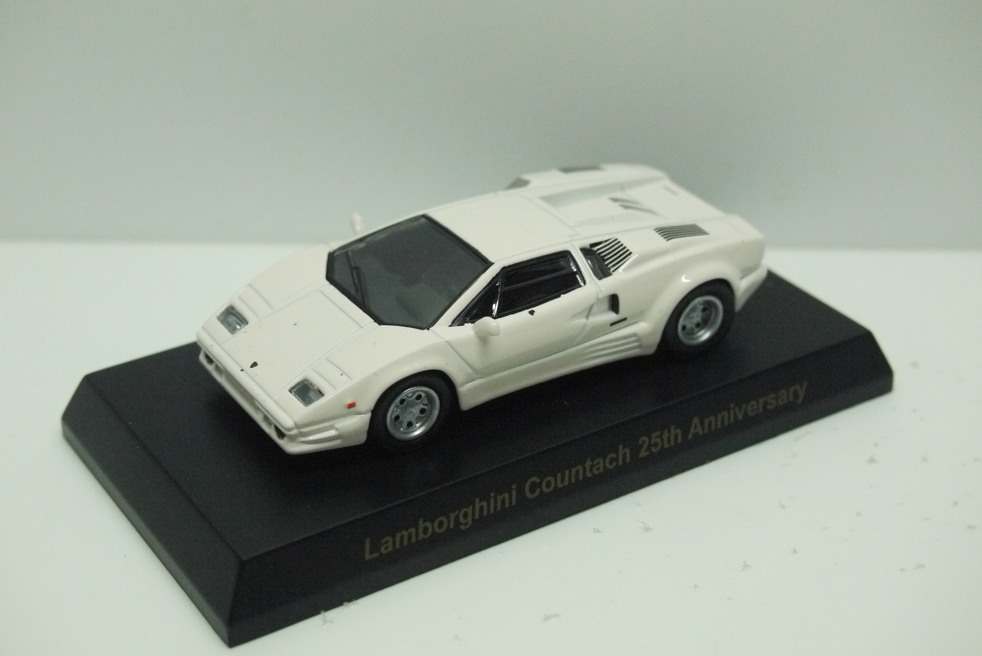 Kyosho Lamborghini Countach 25th Anniversary White