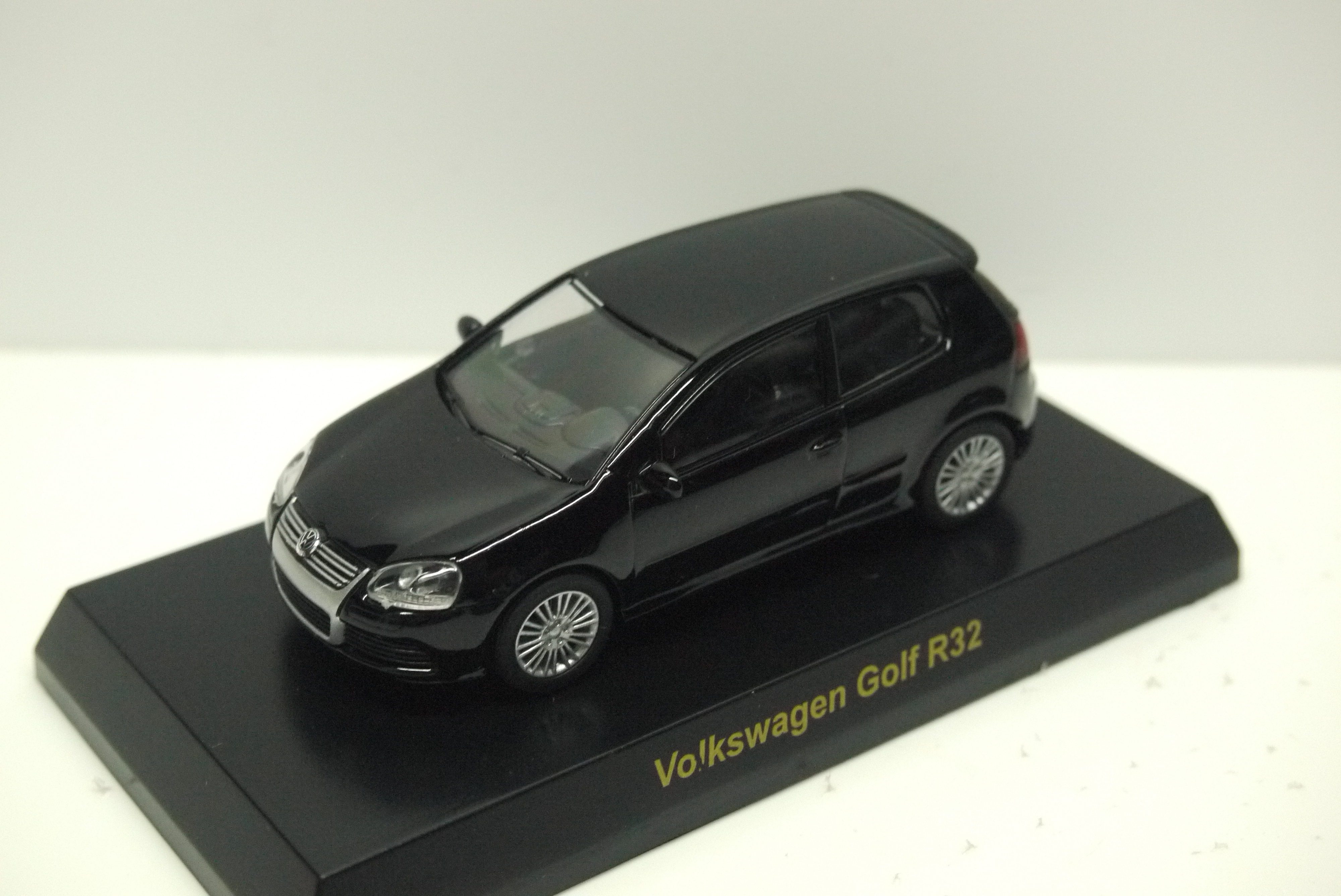 Kyosho Volkswagen Golf R32 Black