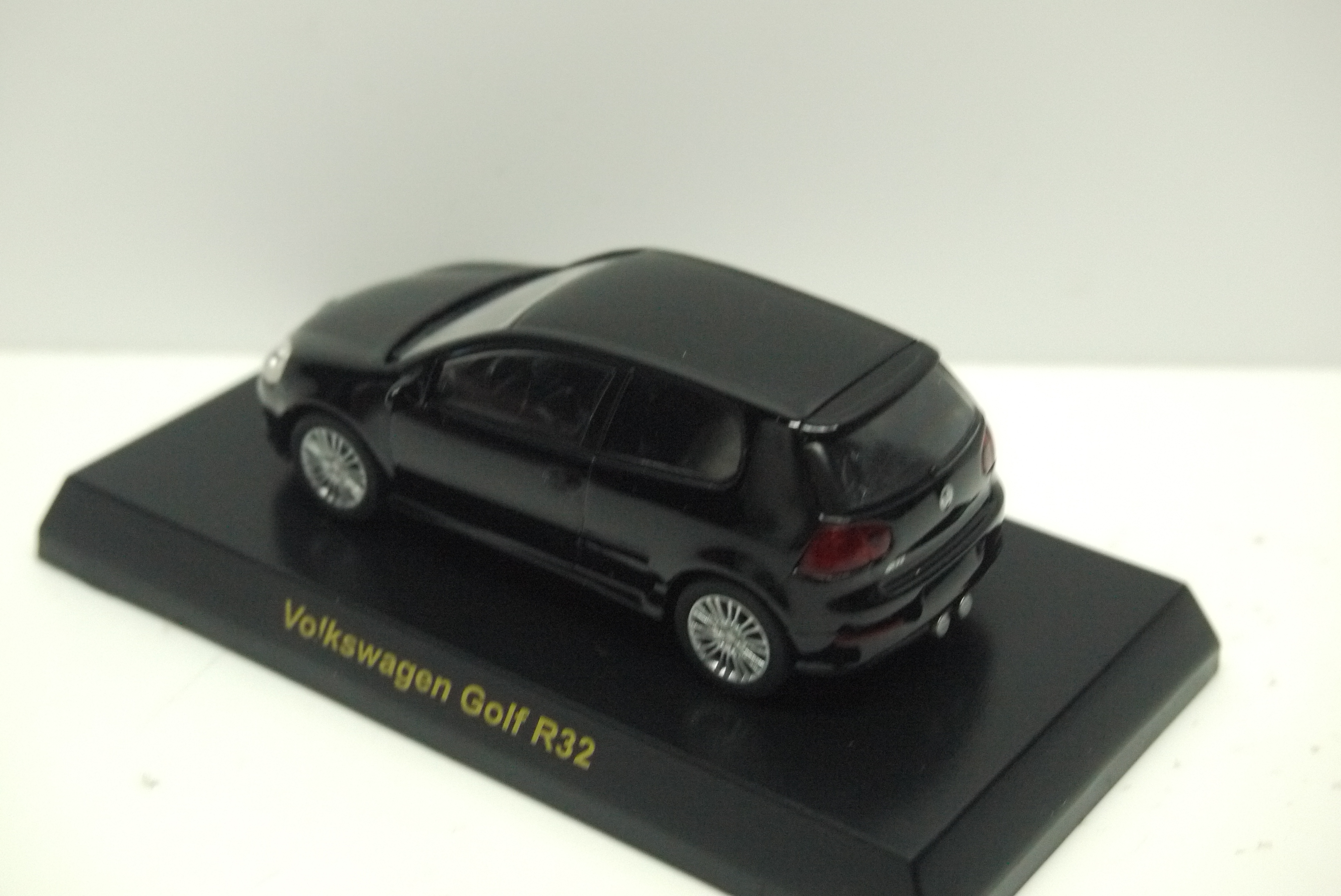 Kyosho Volkswagen Golf R32 Black