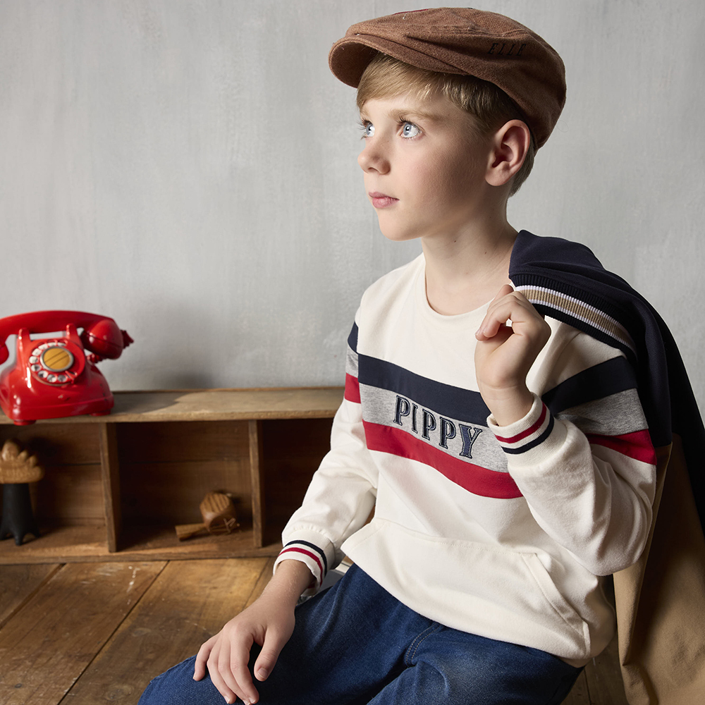 PIPPY 休閒條紋字母Logo大學T上衣 米