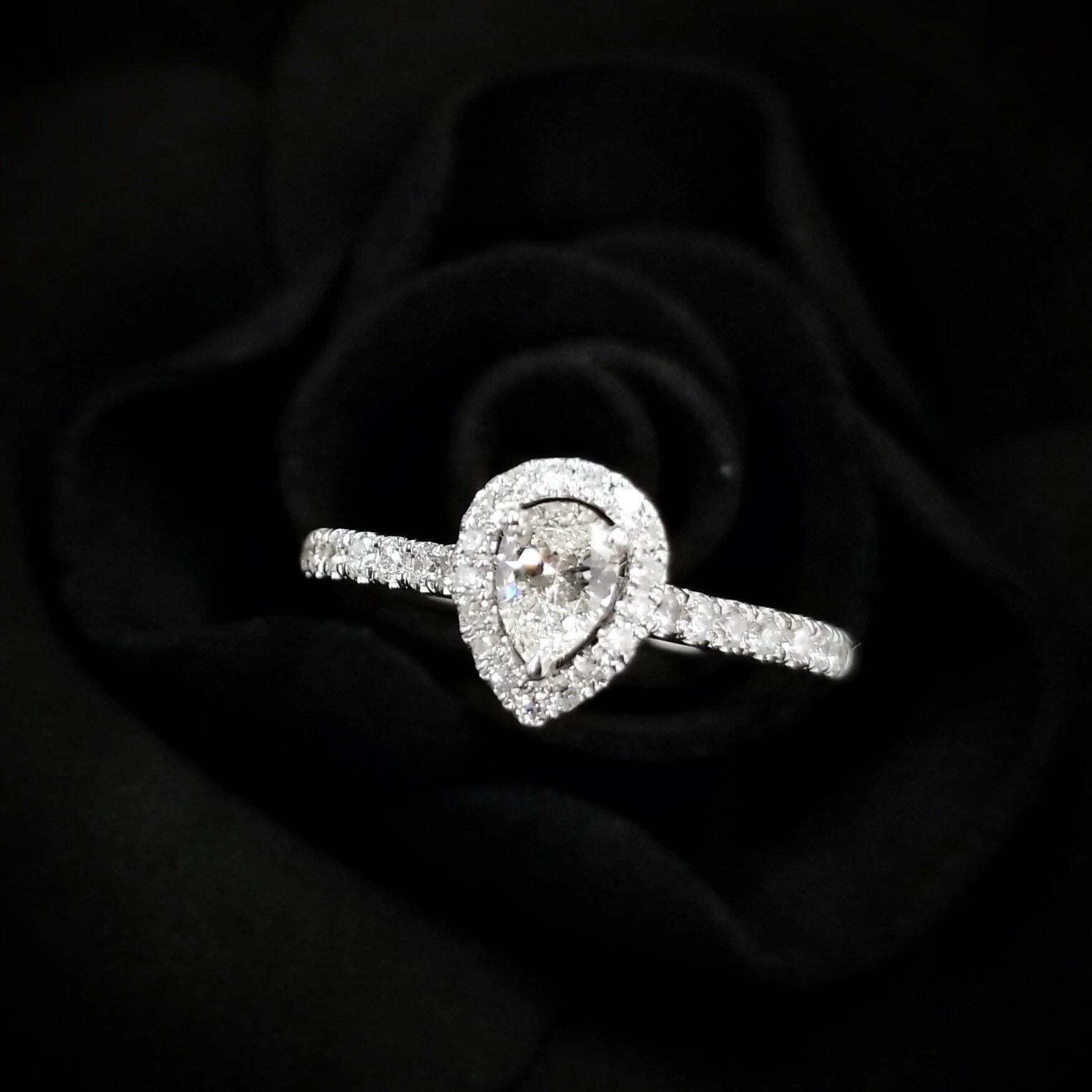 18K White Gold 0.49ct Pear Shaped Diamond Ring