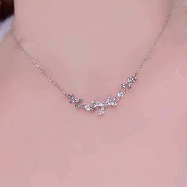 Delicate Sweet Bow Necklace with Rhinestones