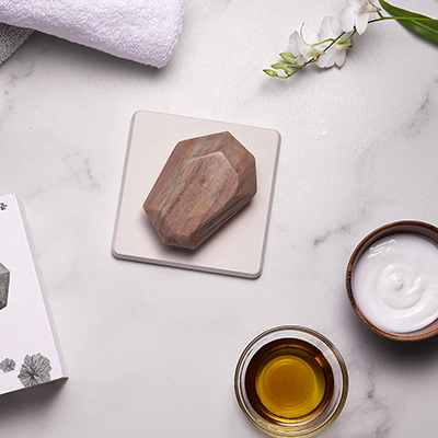 肥皂可以洗臉嗎？以正確方法使用洗臉皂，肌膚潔淨不乾澀