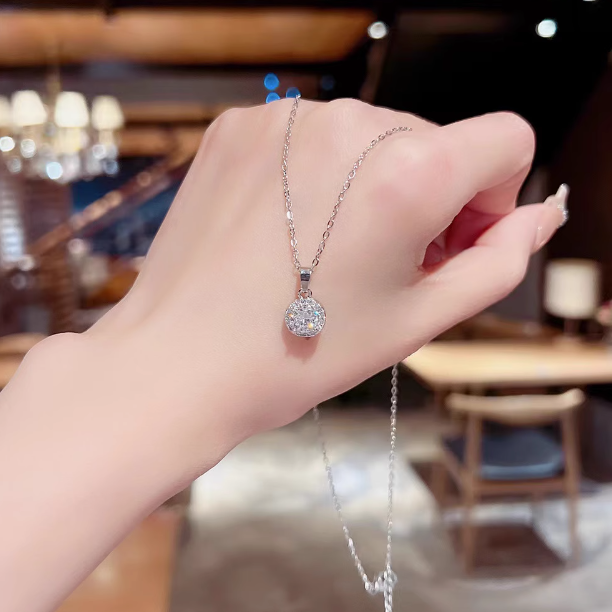 Ultra-Shiny Zircon Round Pendant Necklace