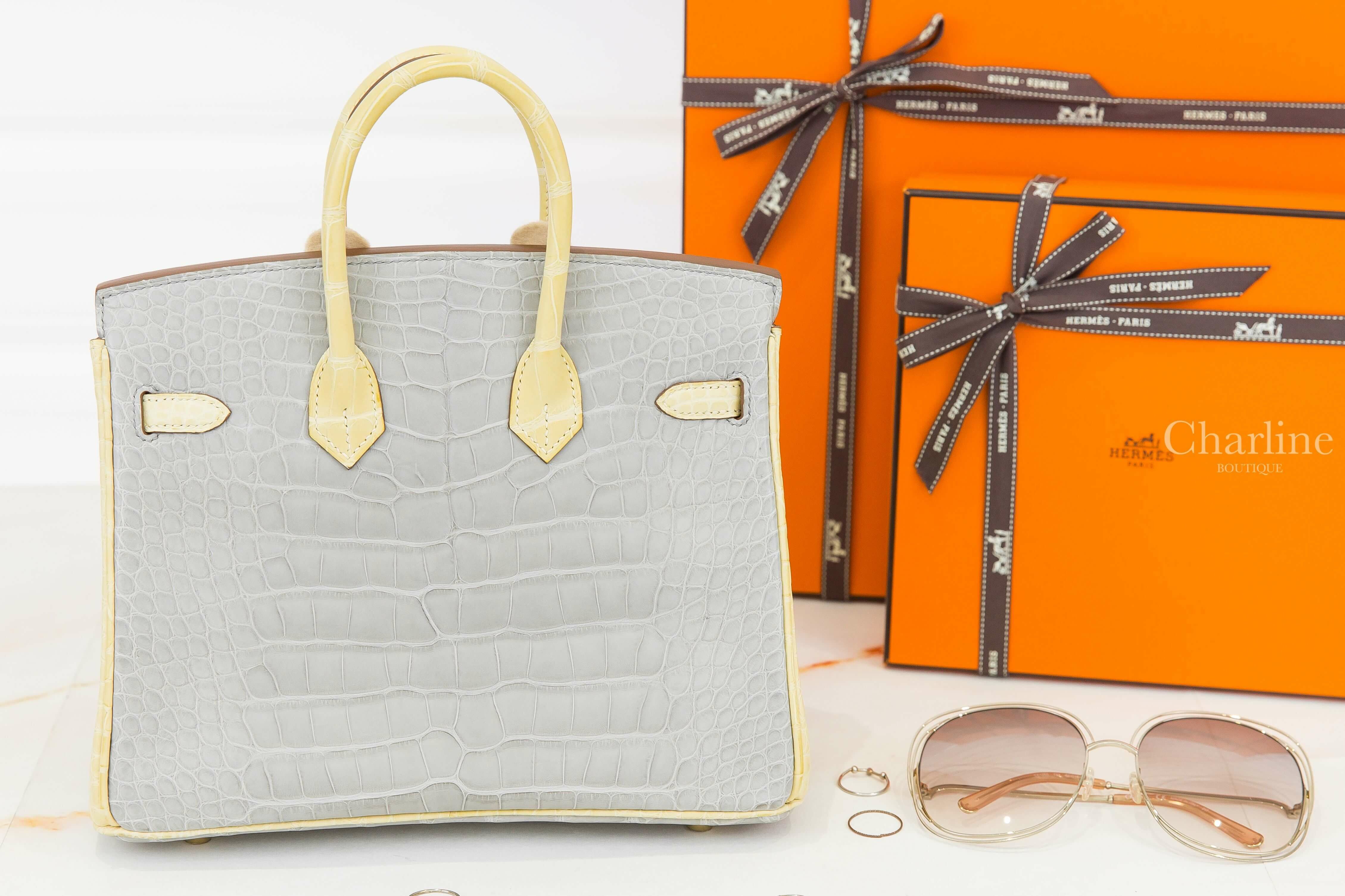 Hermès Birkin 25cm 80 Gris Perle / Y1 Vanille Alligator Mississippiensis Matte 珍珠灰拼香草霧面方塊鱷魚拉絲金釦鉑金包-Charline Boutique 精品代購
