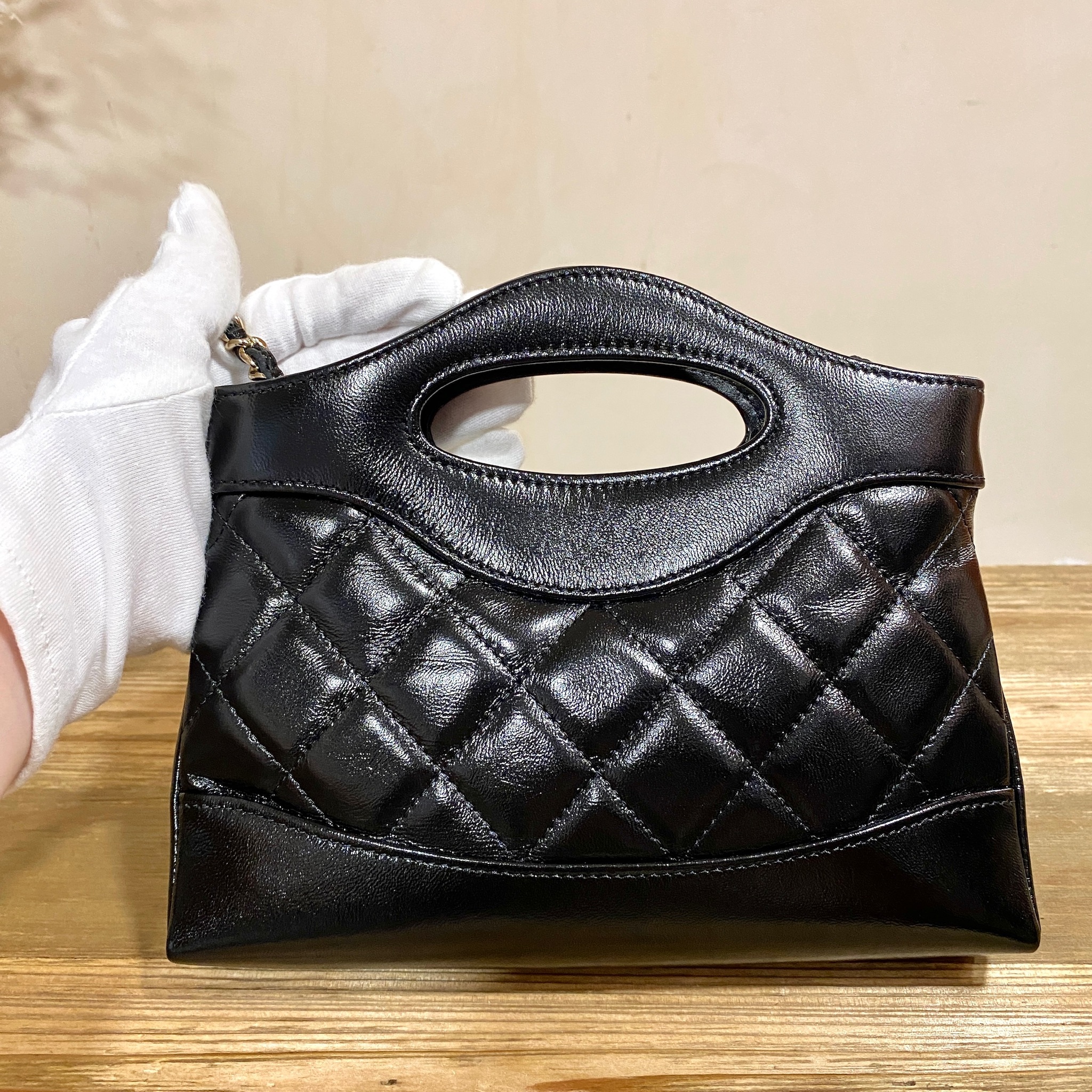*大人エレガント*【CHANEL】31 nano バッグ Chanel 31 Nano Gold CC Logo Chain Bag Black in Leather with