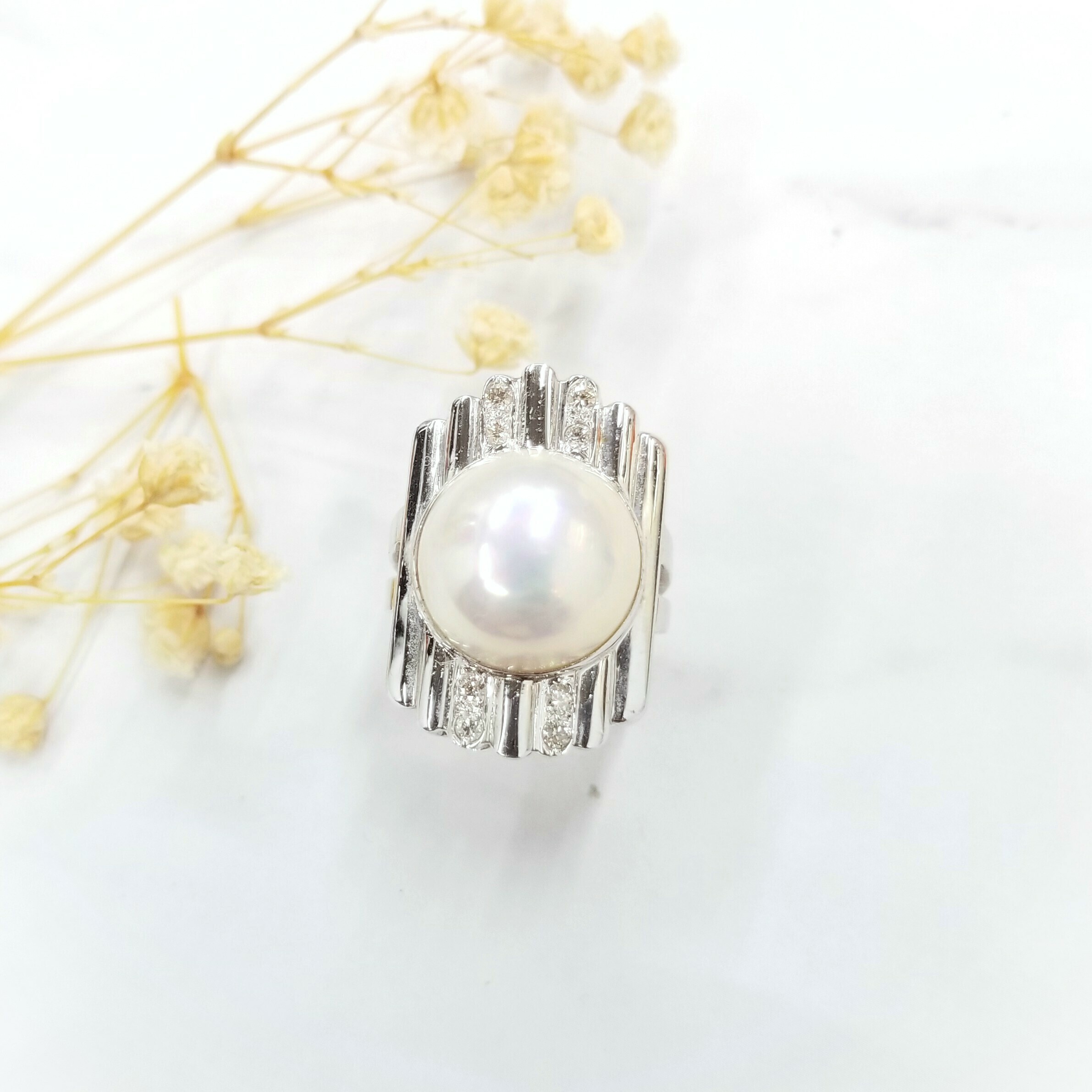 18K White Gold 0.28ct Diamond and Pearl Ring