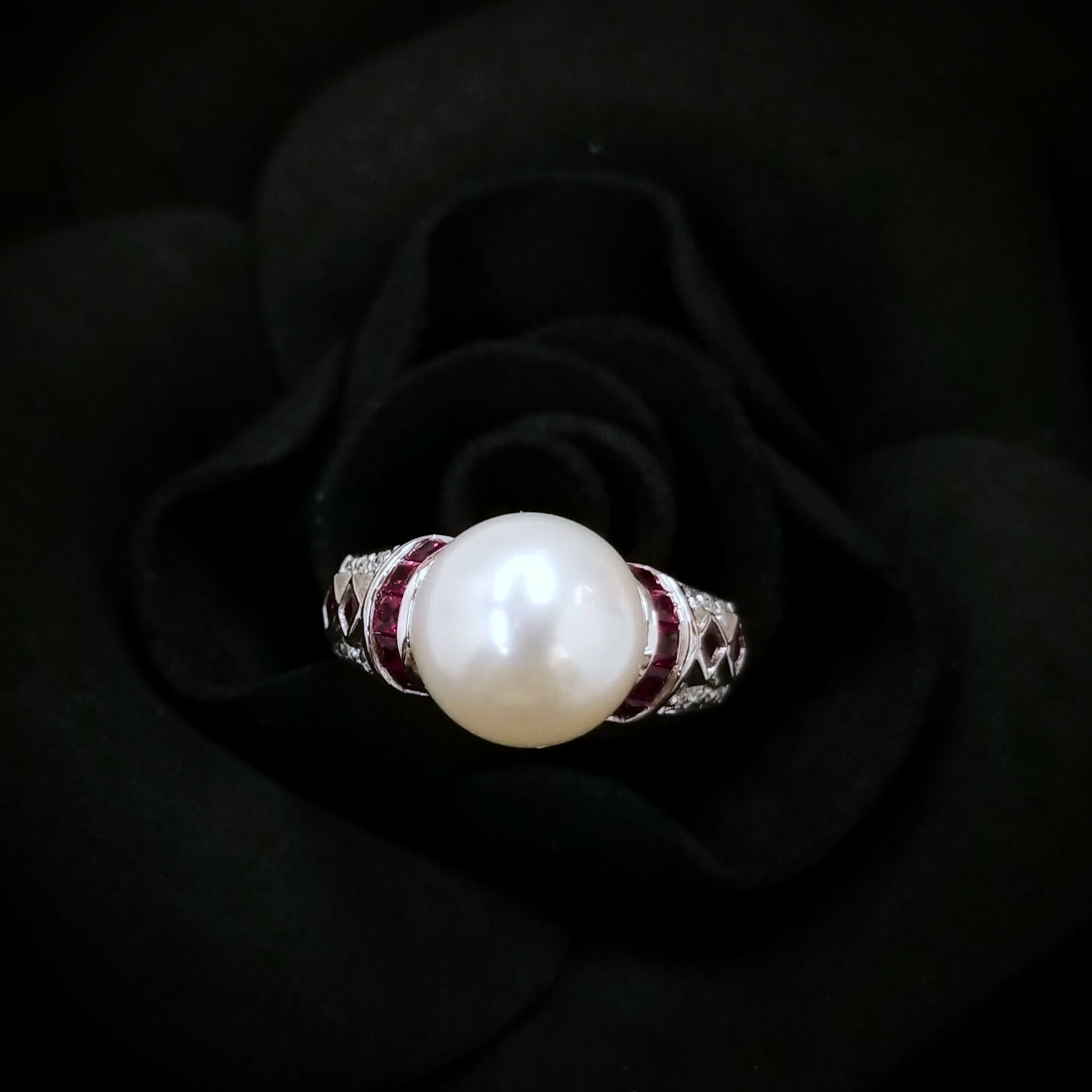 18K White Gold 0.10ct Diamond ,Ruby and Pearl Ring
