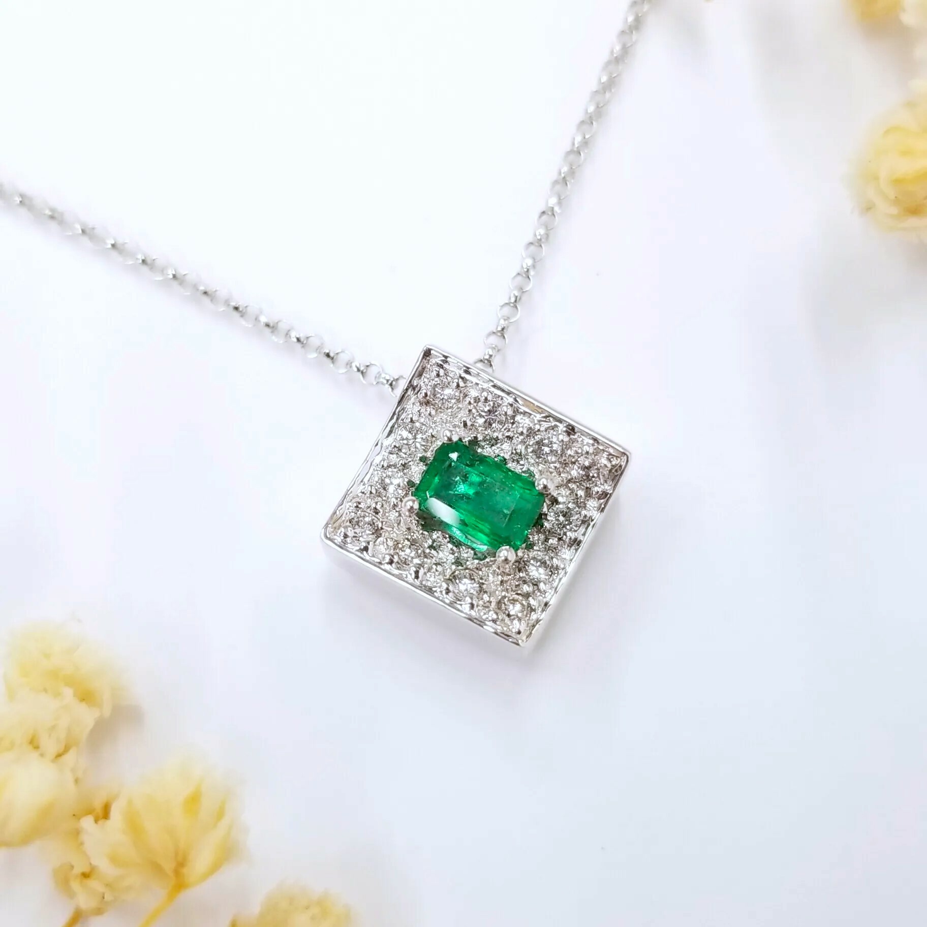 18K White Gold 0.33ct Emerald and Diamond Pendant