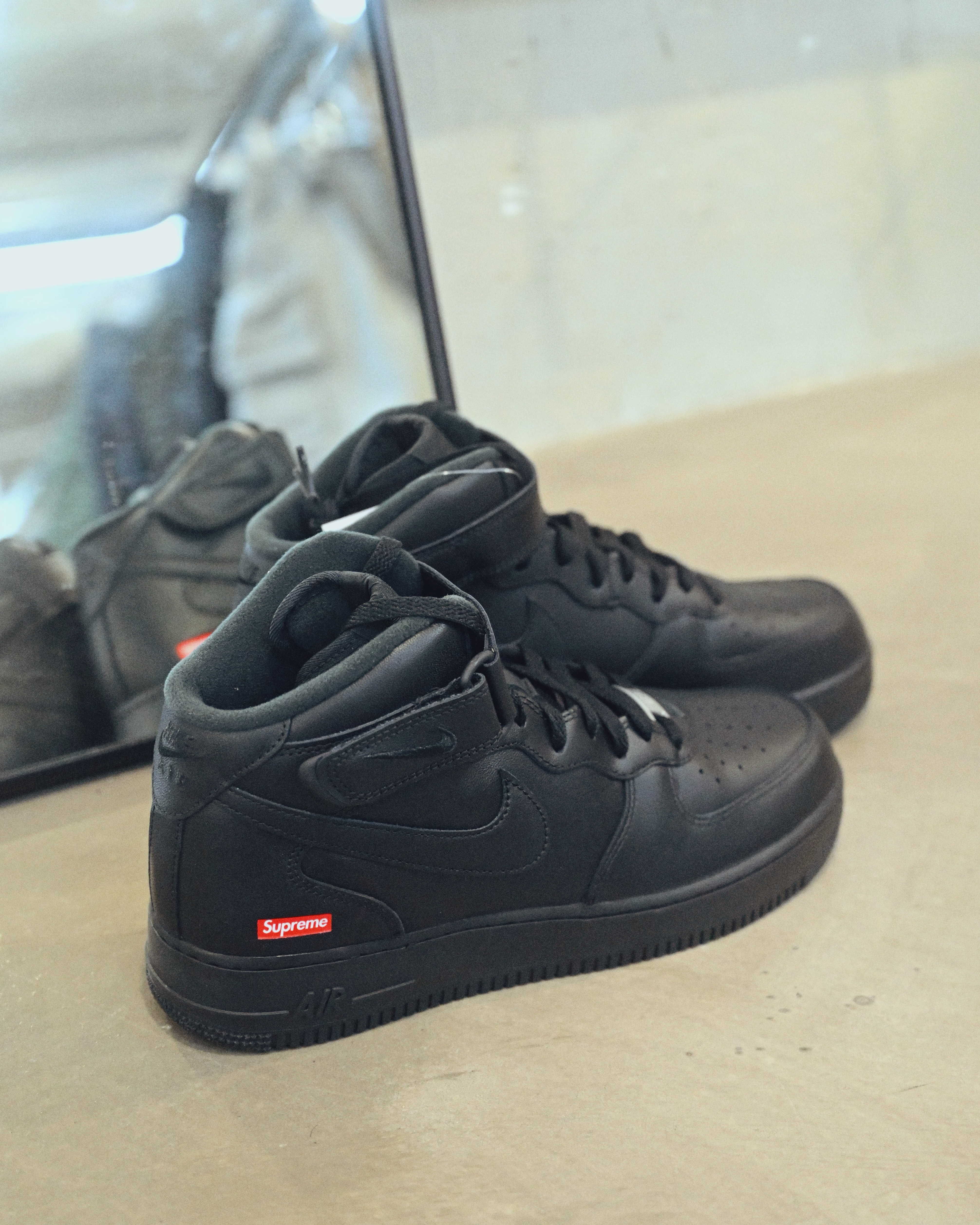 [預訂] Supreme x Nike Air Force 1 Mid Black FZ8784-001