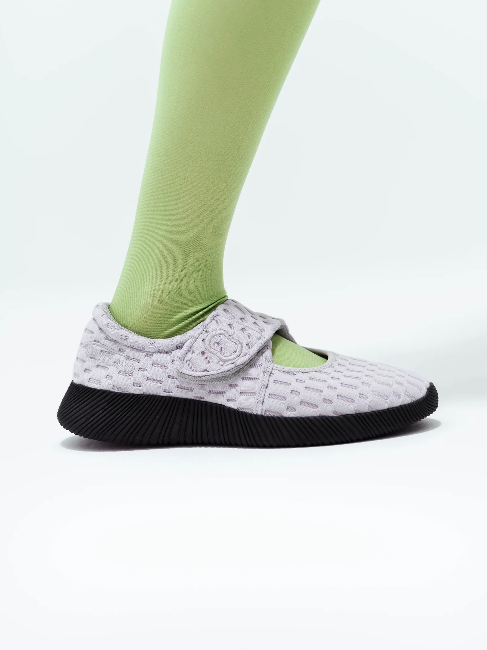 OUTLAND X THREE TREASURES - Recovery Shoes Gray